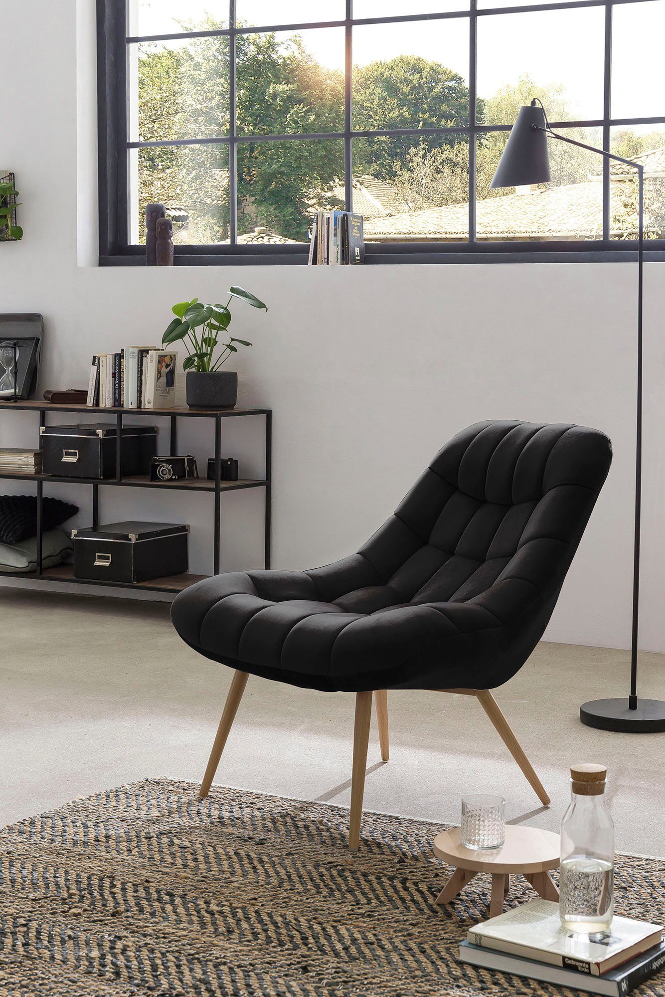 SalesFever Relaxsessel, mit XXL-Steppung, mit schwarzen oder naturfarbenen Beinen schwarz/holzfarben | Sessel