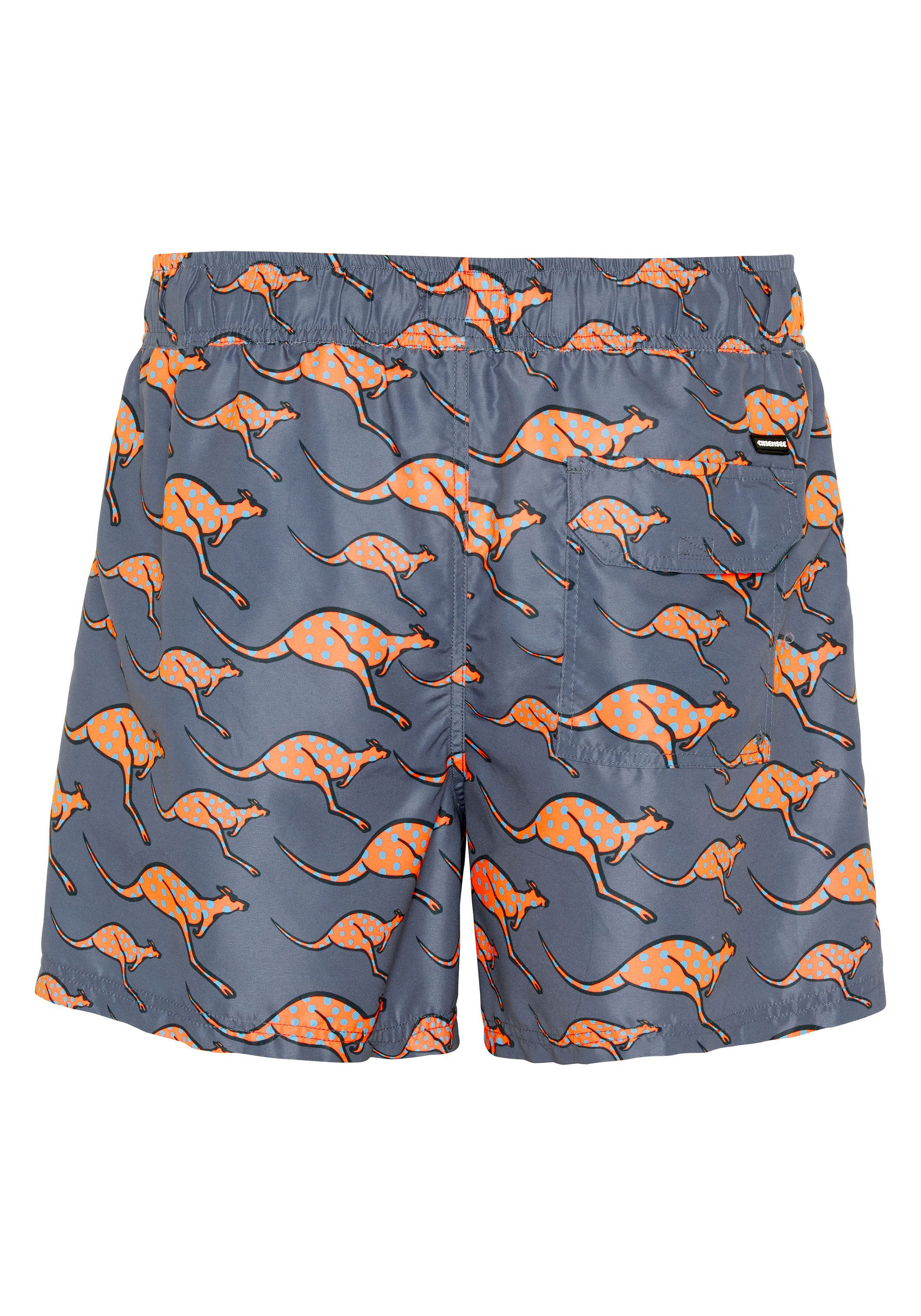 Chiemsee Badehose Badeshorts Farbenfrohe Badehose mit Kängurumotiv 1 (1-St)
