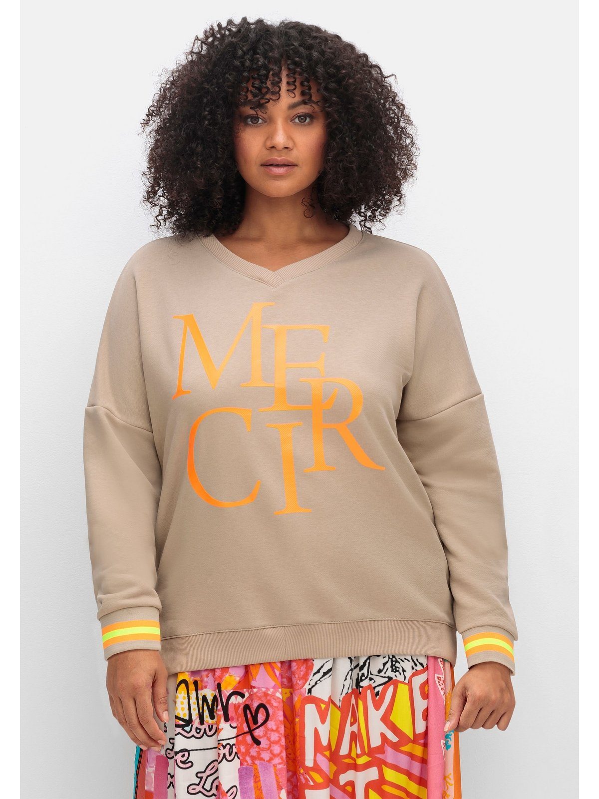Sheego Baumwolle, reiner aus Große Rückenteil Sweatshirt mit Größen Verlängertes Seitenschlitzen
