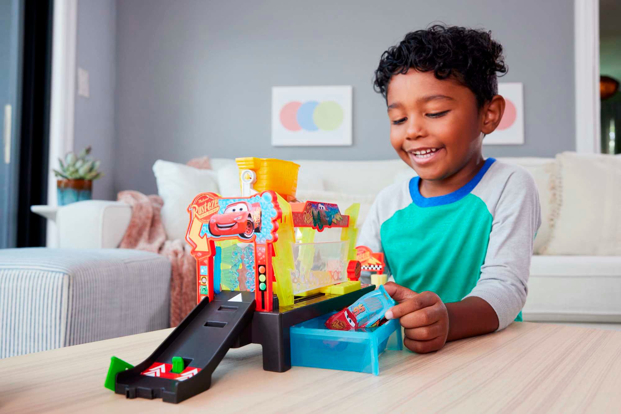 Mattel® Spiel-Gebäude Disney Pixar Cars Color Changers Lightning McQueen Autowaschanlage, mit Farbwechsel des Fahrzeugs