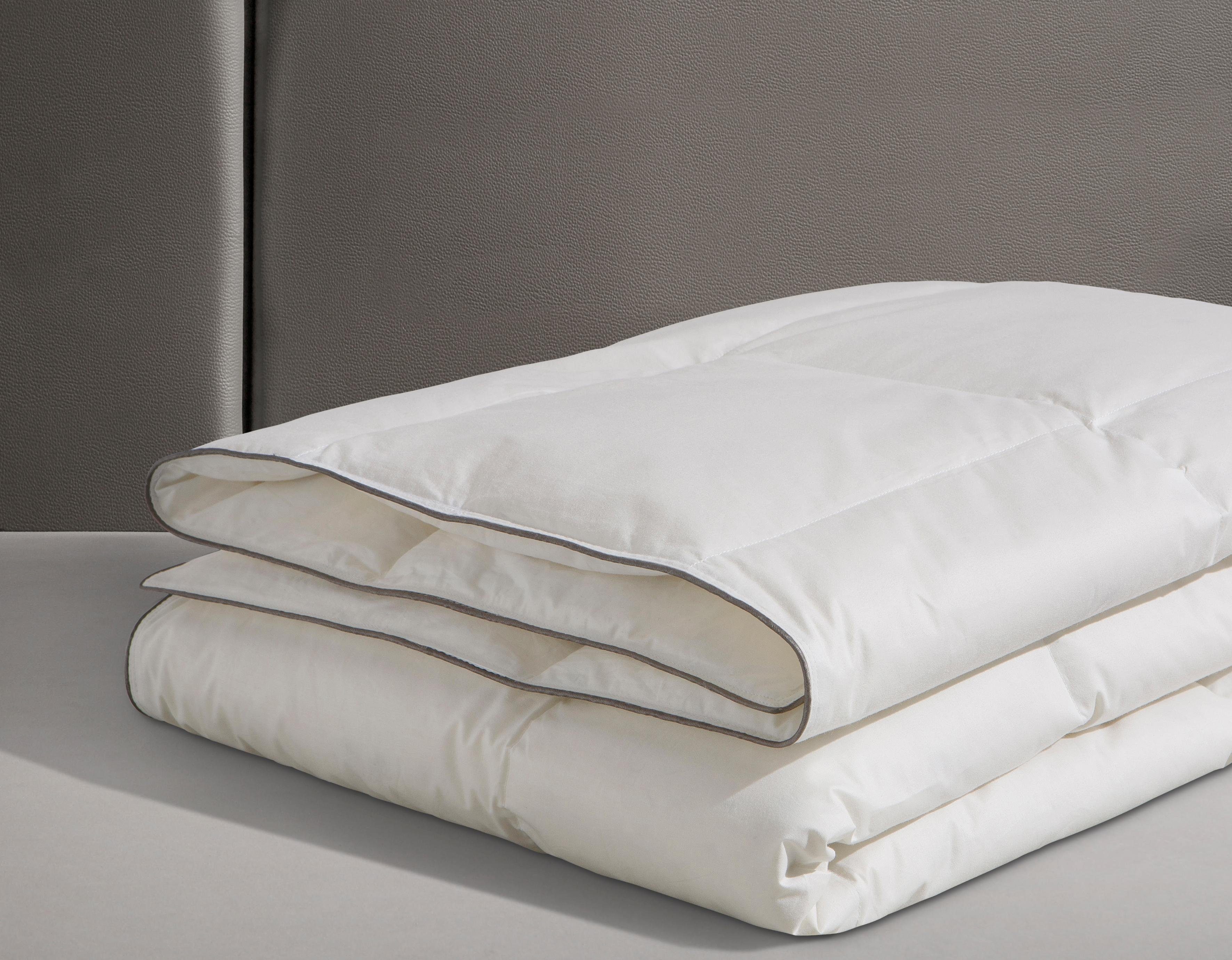 RIBECO Daunenbettdecke Eve, Füllung: 90% Daunen, 10% Federn, Bezug: 100% Baumwolle, Jubiläumsedition