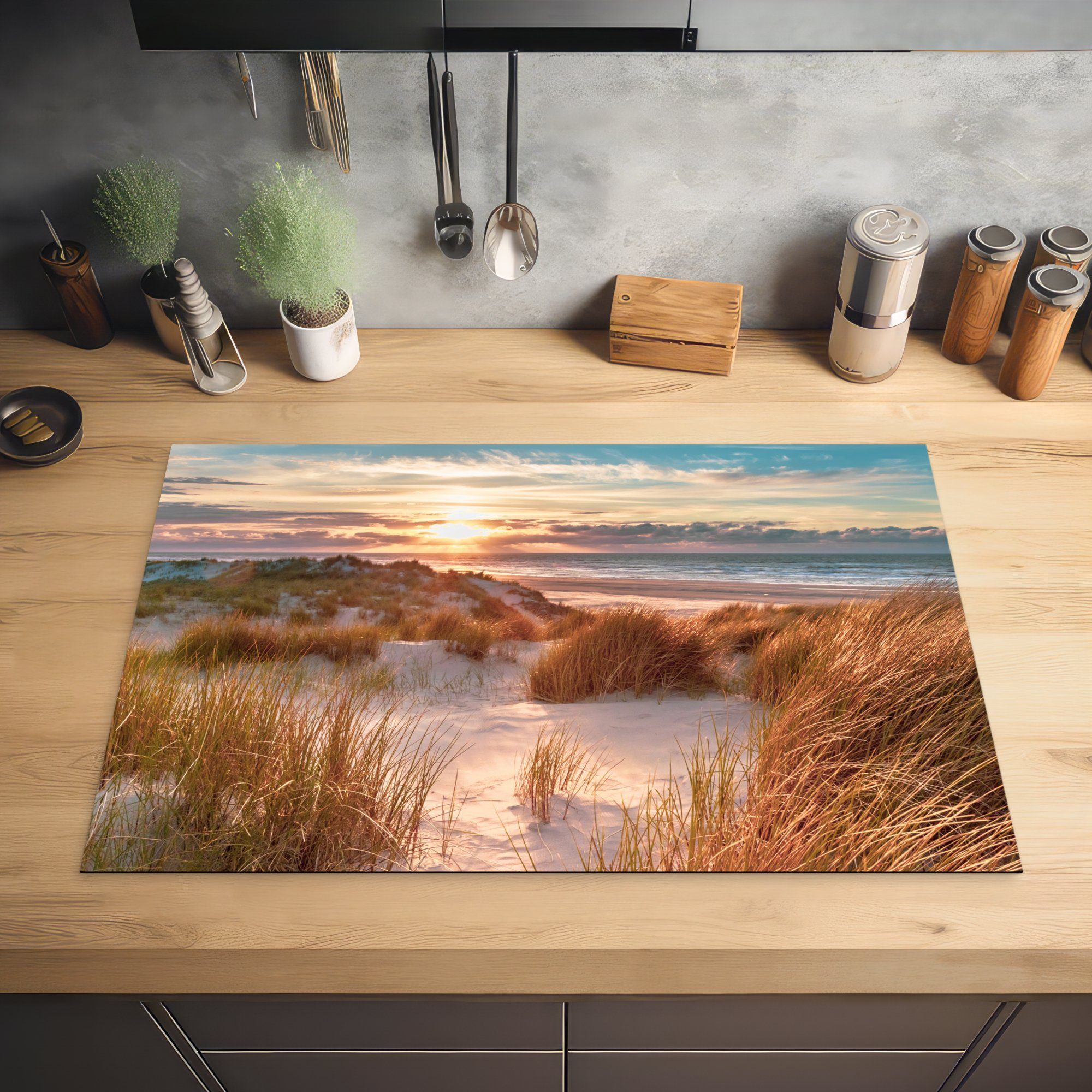 Sonnenuntergang Meer, 81x52 Ceranfeldabdeckung - cm, Strand MuchoWow tlg), - Vinyl, - für - Herdblende-/Abdeckplatte Schutz küche, Induktionskochfeld Pflanzen die Düne (1