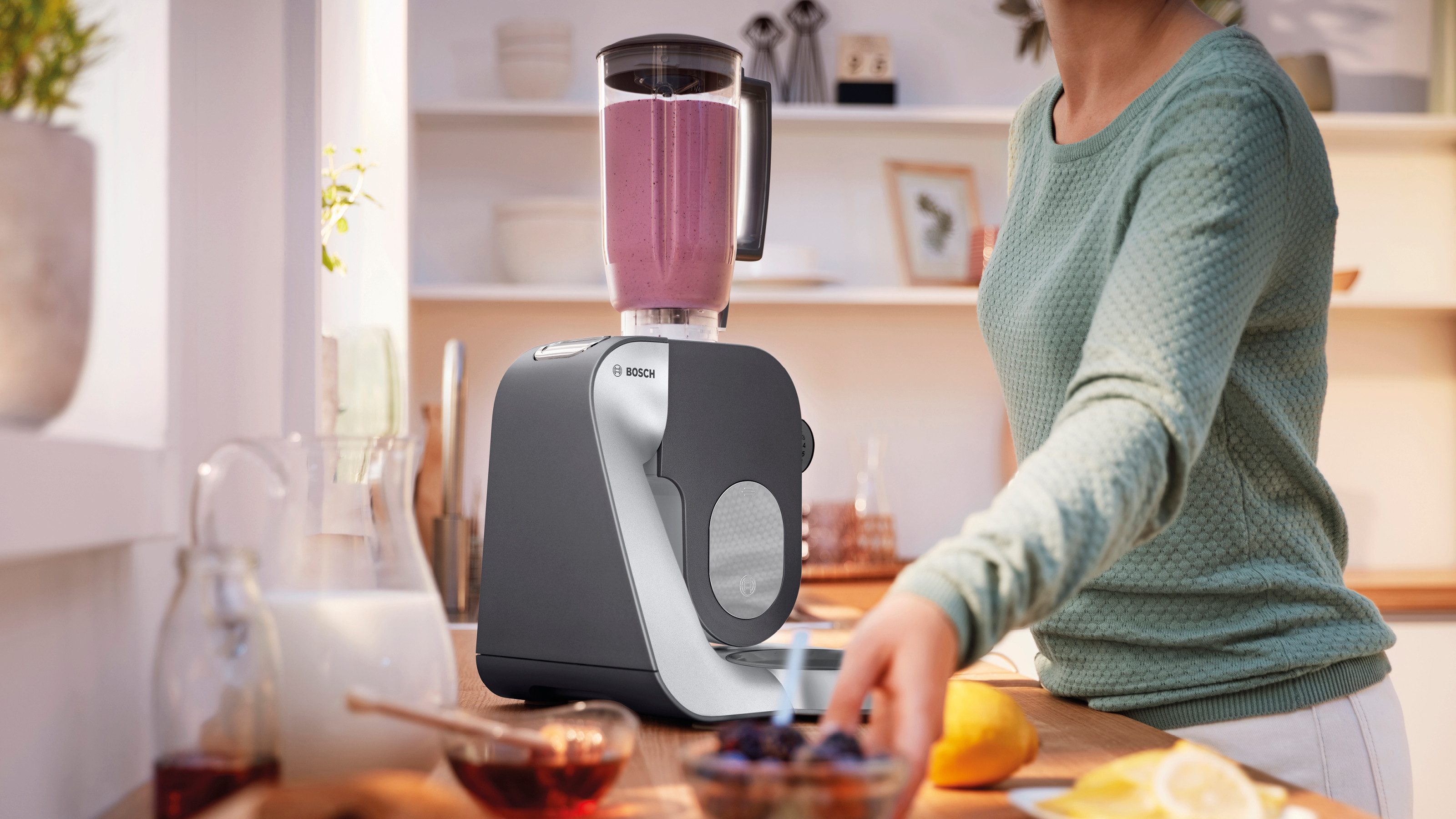 BOSCH Küchenmaschine MUM5935B Durchlaufschnitzler, 3 Scheiben, Mixer, silber, 1000 W, 3,9 l Schüssel, Fleischwolf, Kekspresse, Zitruspresse, 3 Rühr-/Knethaken,  – Bild 5 von 5