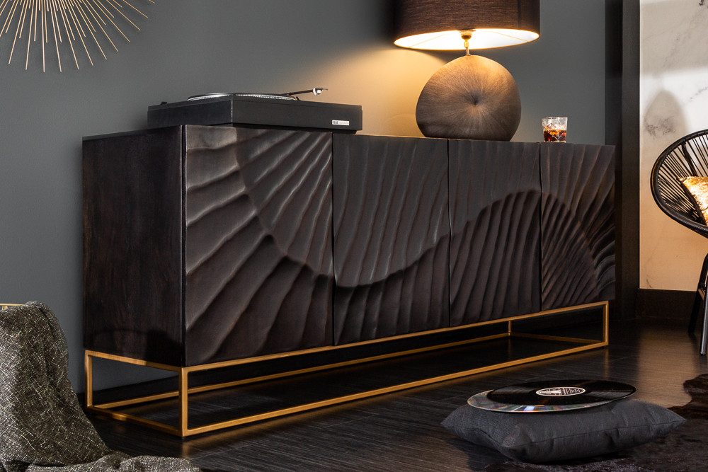 riess-ambiente Sideboard SCORPION 180cm schwarz / gold · Anrichte aus Mango-Massivholz, Metall-Gestell · Kommode mit 4 Fächern · 3D Schnitzereien · Wohnzimmer