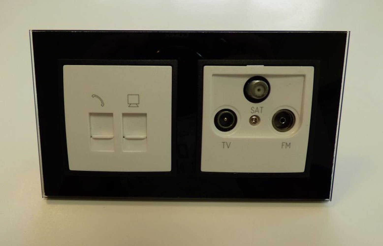 Lichtideen Schalter 7971 Abelka Nuovo schwarz GLAS RJ45-RJ11 + Antennendose (Taster, Schalter, Anennendose, Steckdose mit USB lieferbar)