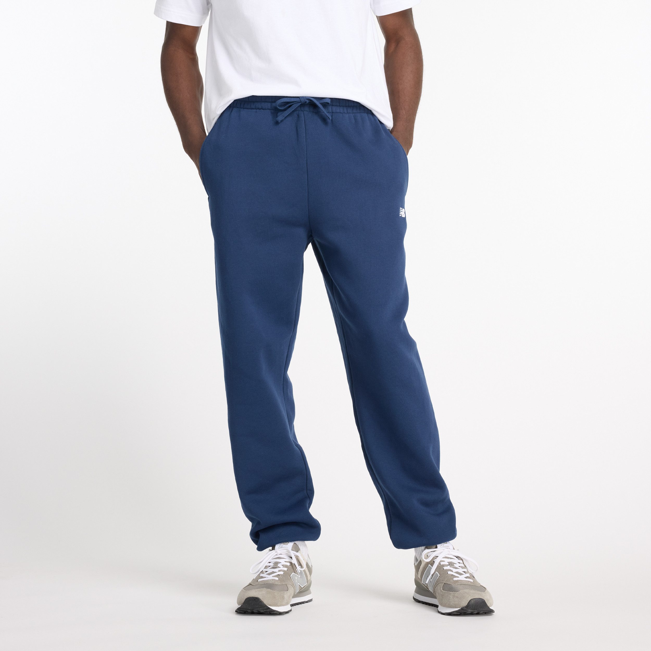 New Balance Jogginghose SPORT ESSENTIALS FLEECE JOGGER mit Eingrifftaschen, aus Fleece, lockere Passform