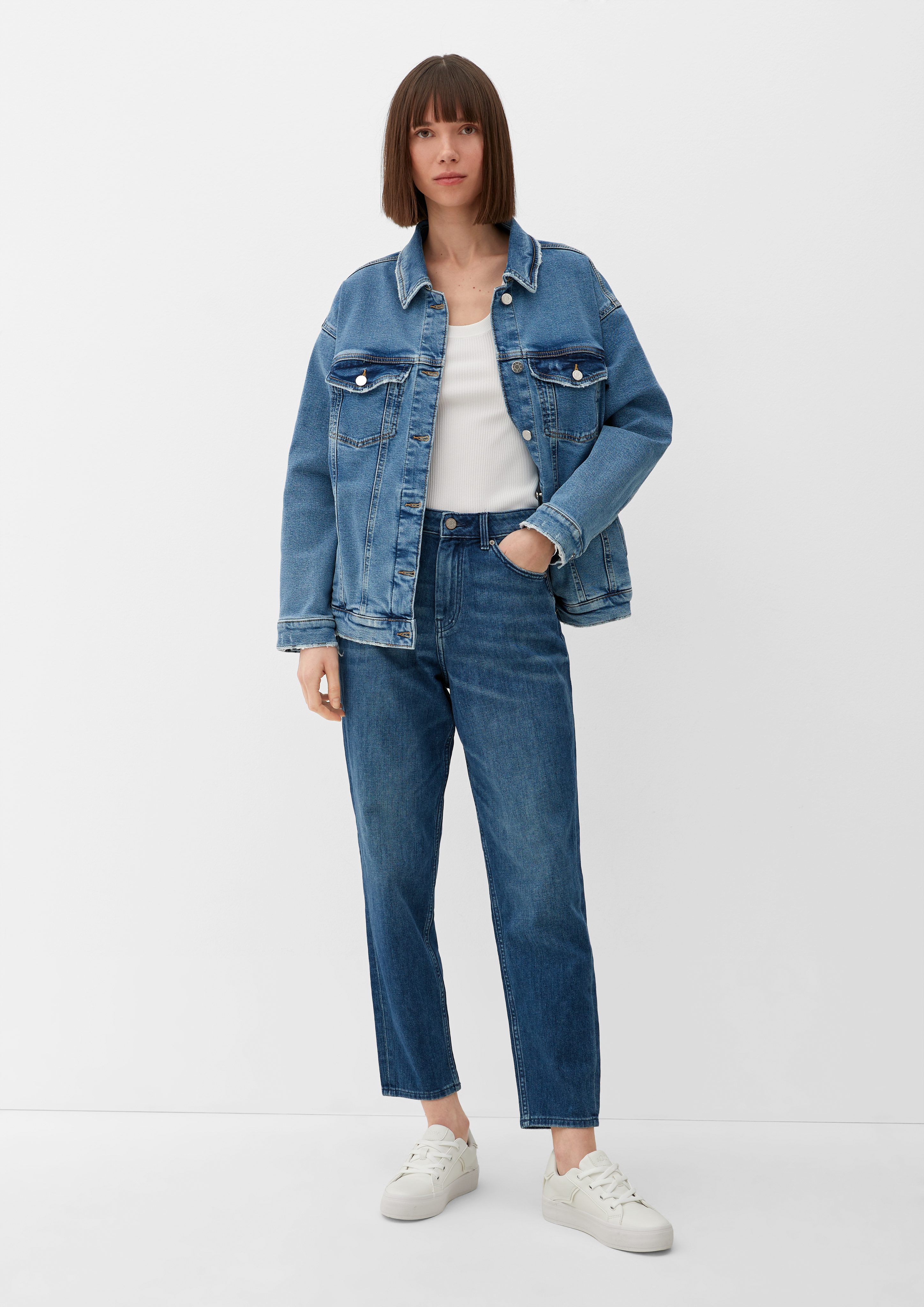 s.Oliver 7/8-Jeans Regular: Jeans im Mom-Fit Label-Patch, Waschung