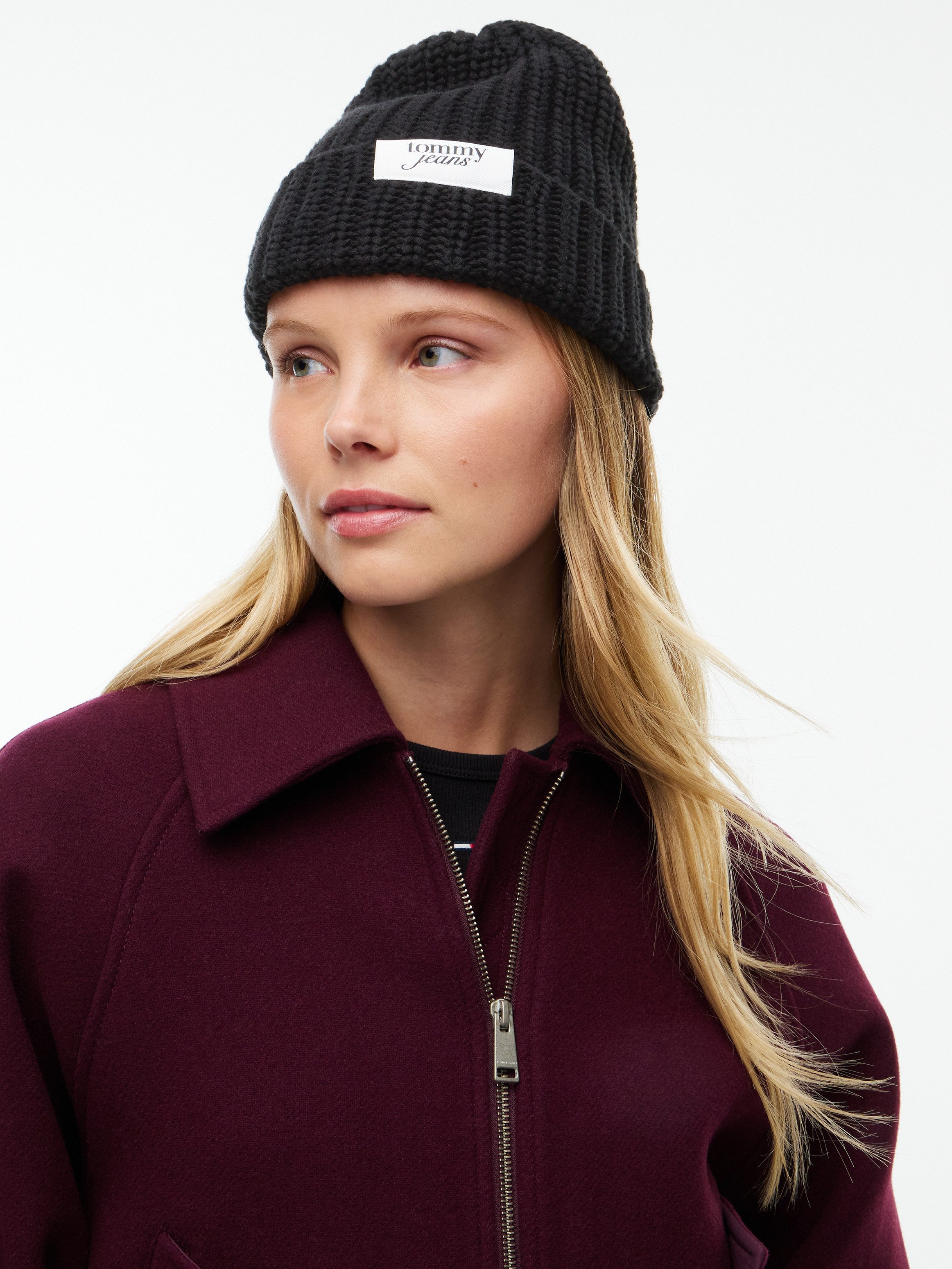 Tommy Jeans Beanie TJW SCRIPT aus grobem Rippstrick mit Logo-Label
