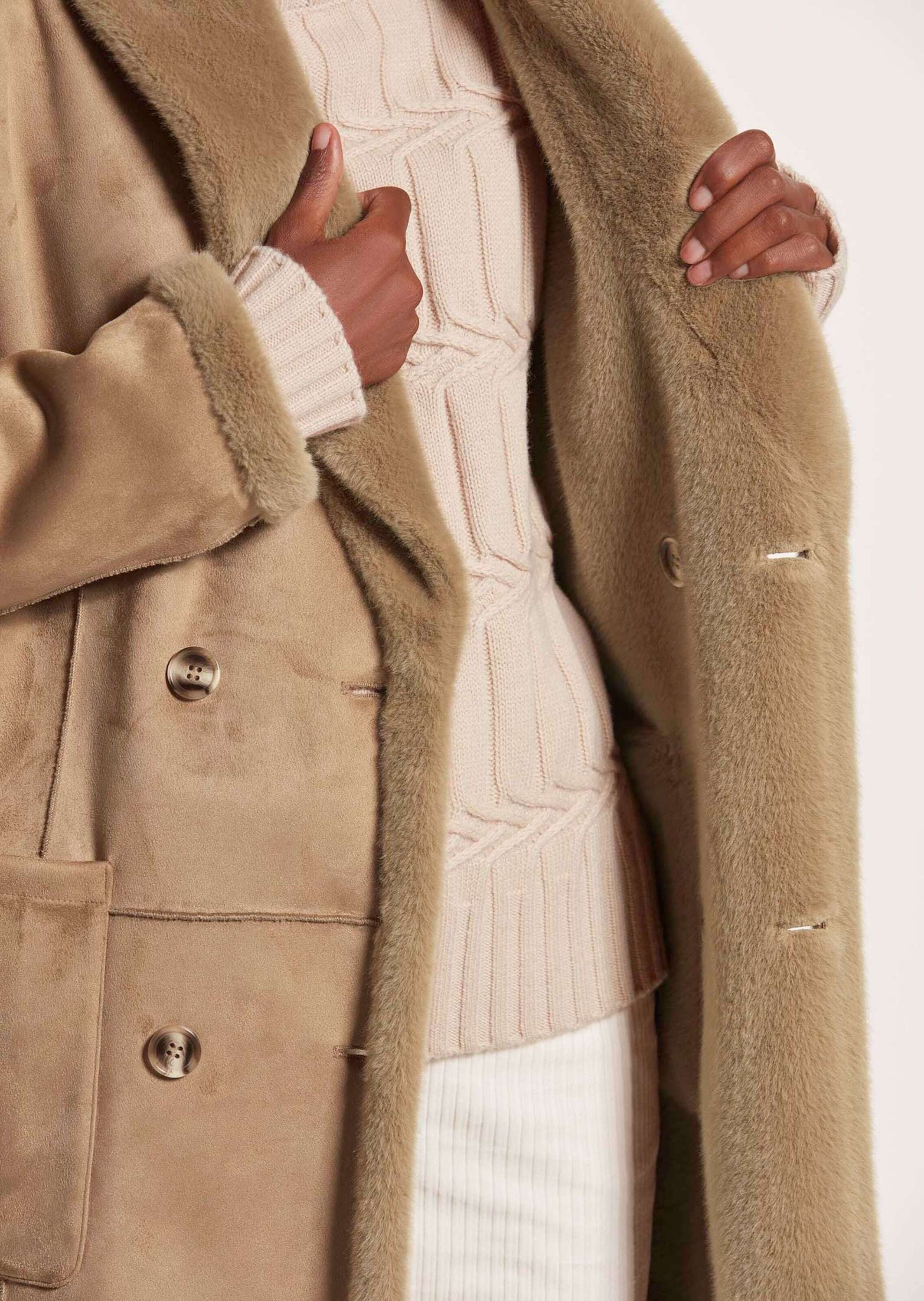 MADELEINE Kurzmantel Wintermantel mit Lammfell-Optik Wendbare Longjacke mit Schalkragen, Ziernähten und Langarm – Bild 4 von 5