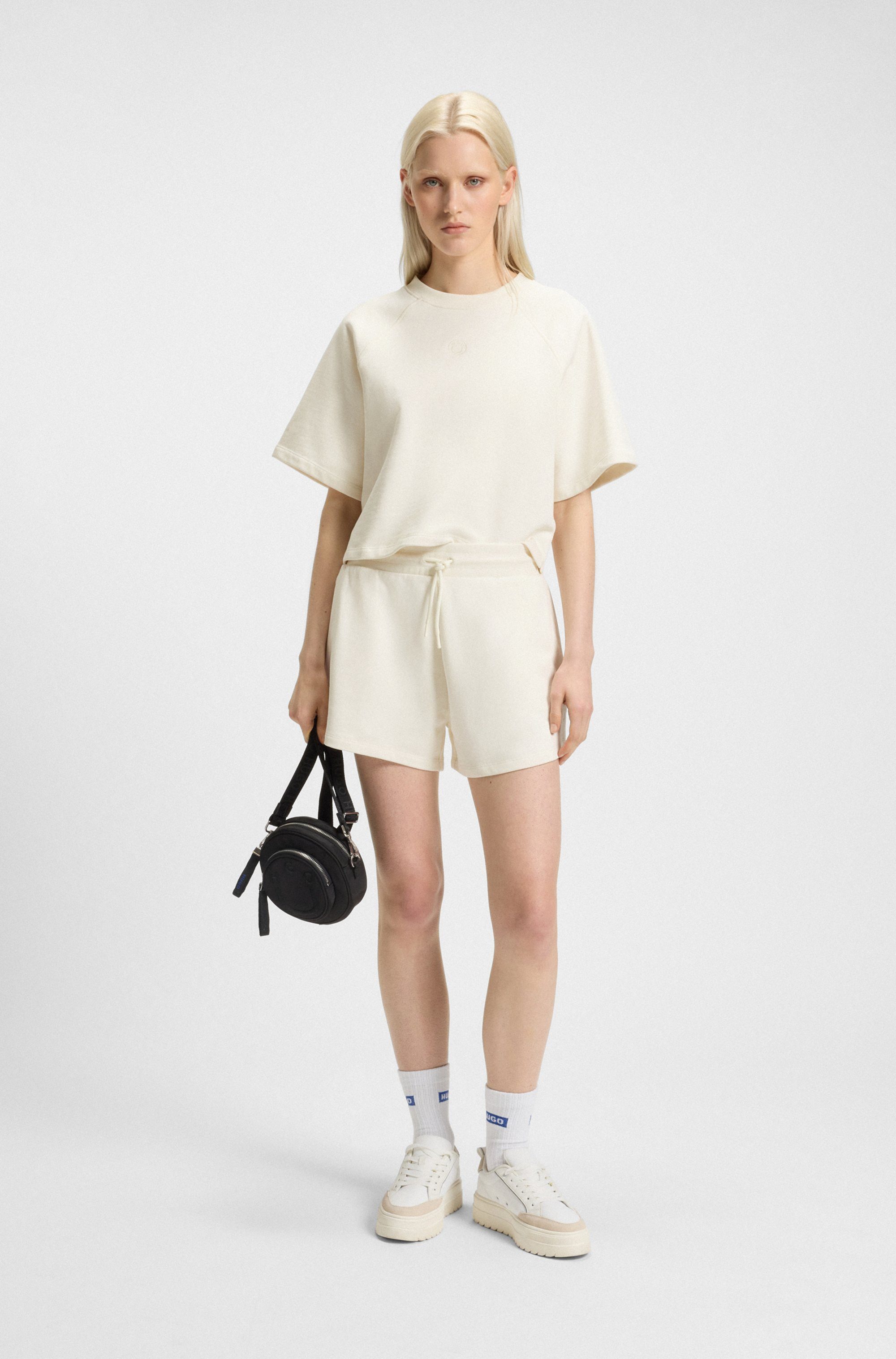 HUGO Sweatshorts Norlina in bequemer Passform
