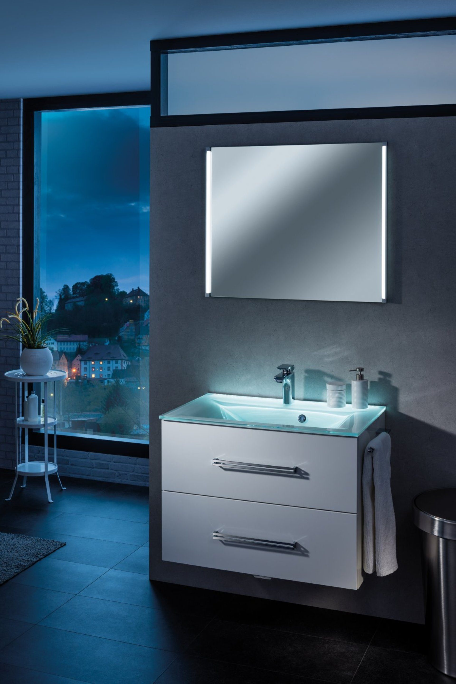 FACKELMANN LED Lichtleiste LED Waschbeckenbeleuchtung mit Bewegungsmelder Backlight