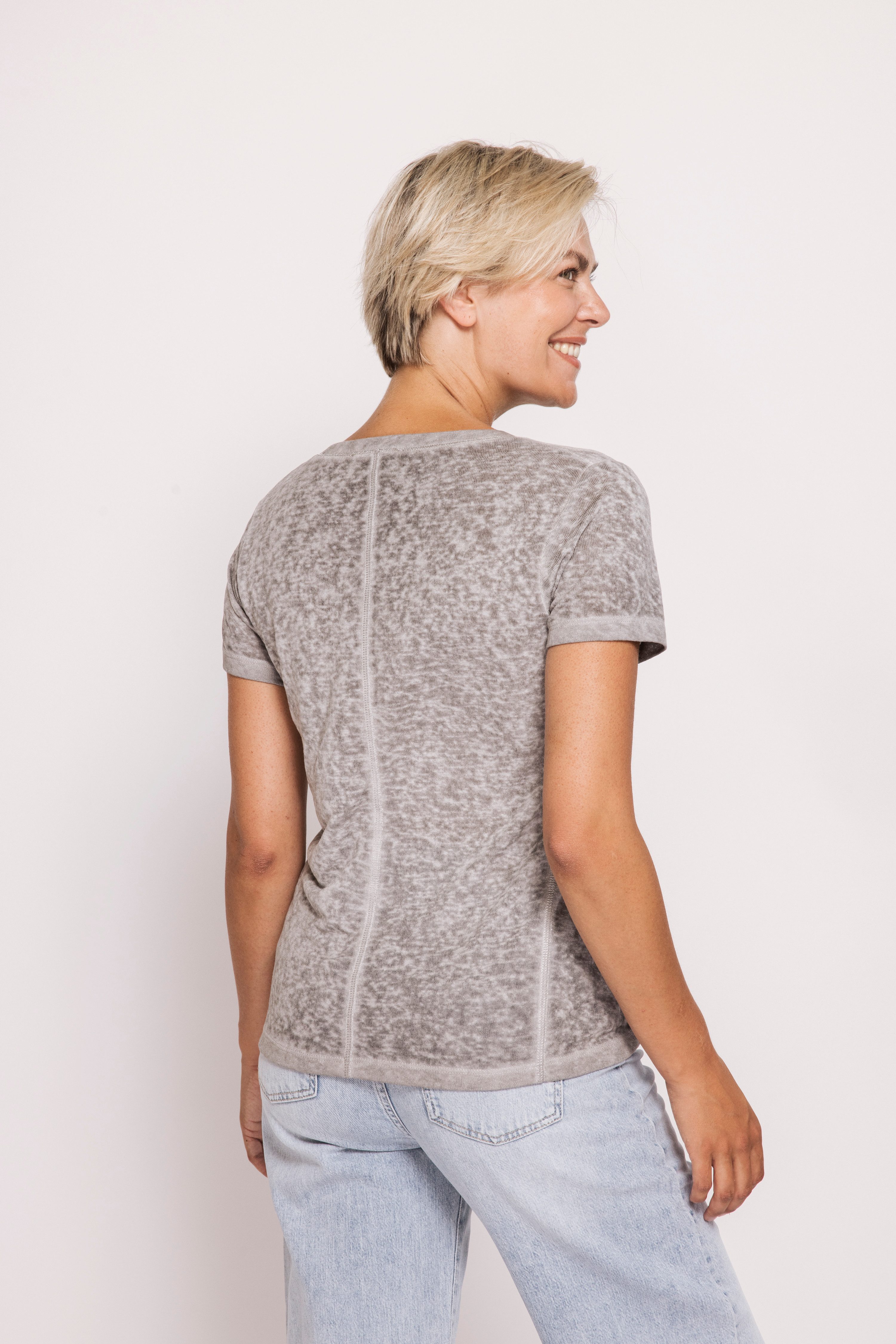 Zhrill T-Shirt ZHSVANA Regular Fit, Kurzarm-Design, mit V-Ausschnitt – Bild 3 von 5