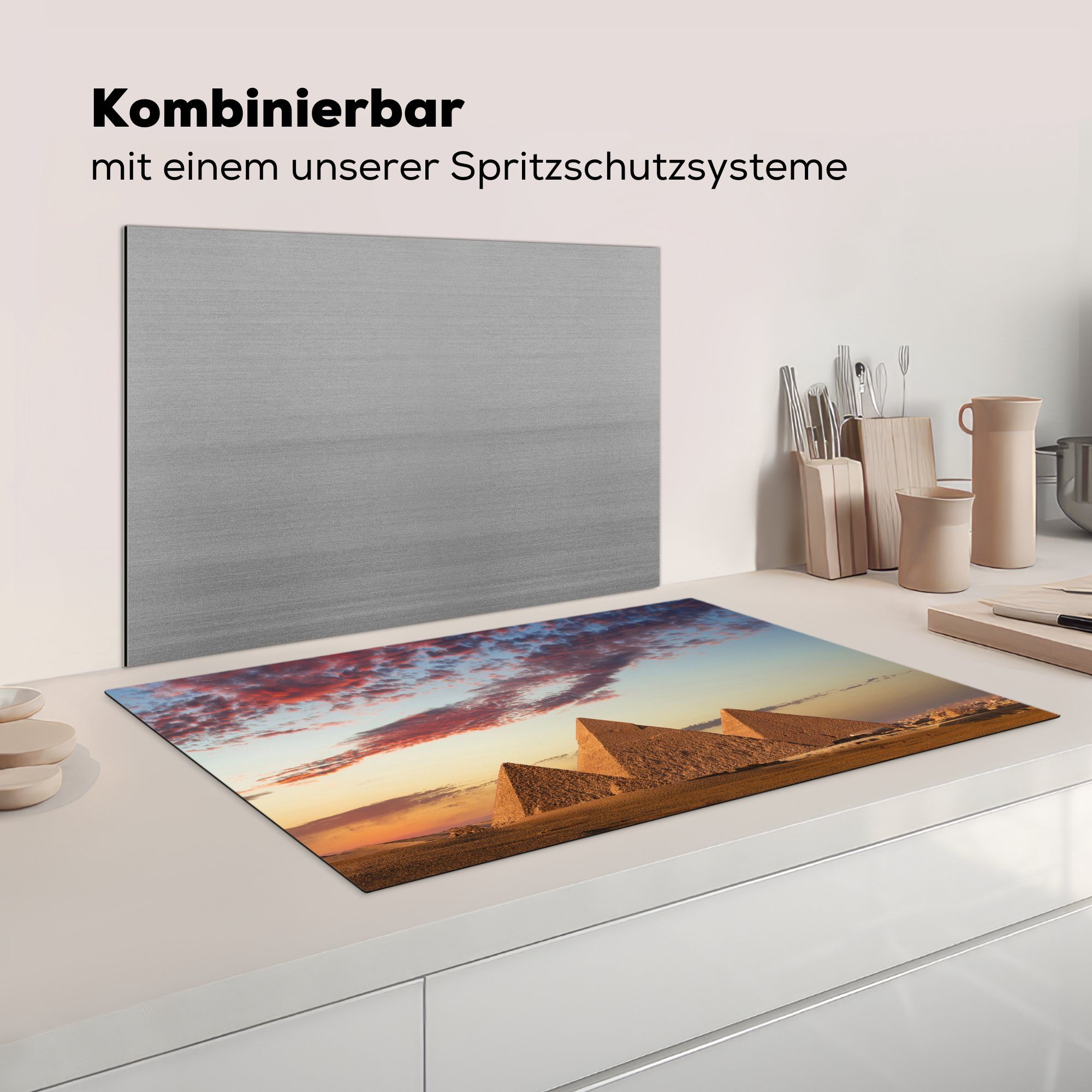 küche Arbeitsplatte den Vinyl, tlg), Sonnenuntergang cm, bei für Pyramiden Gizeh, von (1 MuchoWow Ceranfeldabdeckung, Ein Herdblende-/Abdeckplatte 83x51