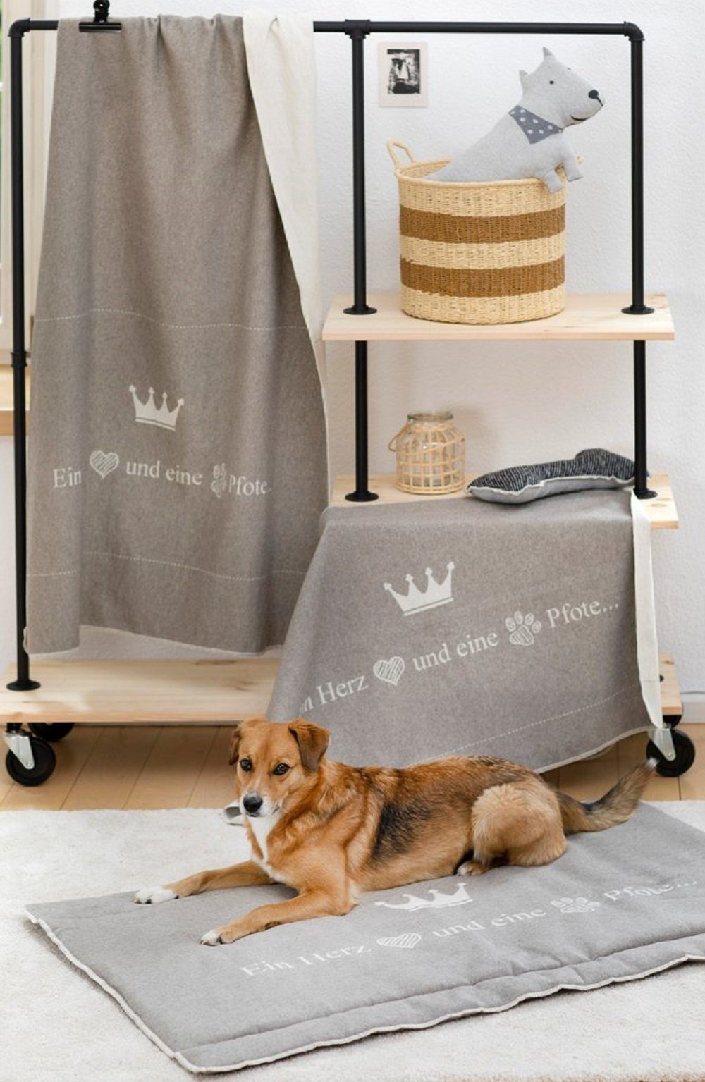 Hundematte Hundedecke 'ein Herz und eine Pfote' 100 x 140 cm Rauch - Beige