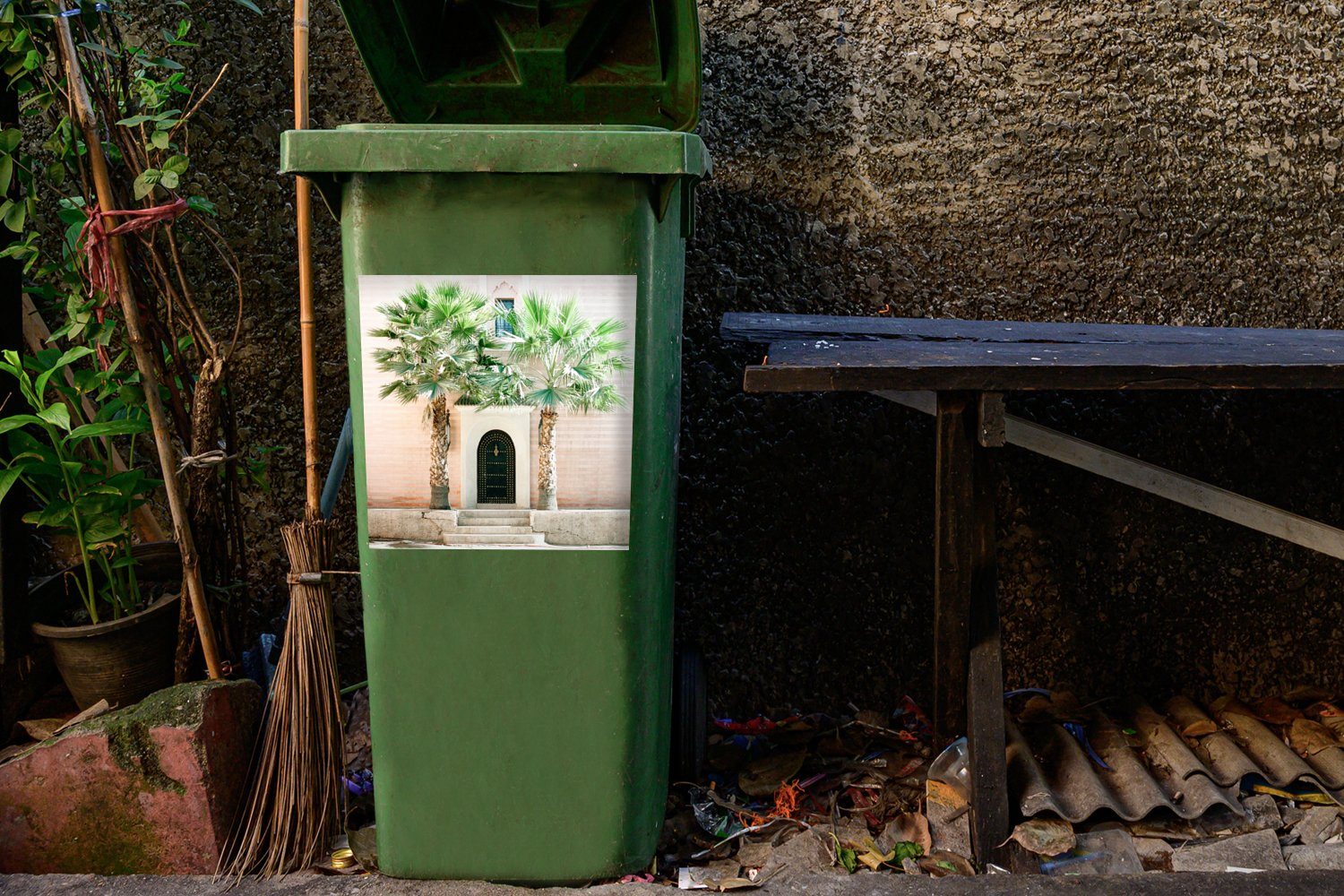 MuchoWow Wandsticker Abfalbehälter Tropisch (1 Tür Sticker, Mülltonne, St), Mülleimer-aufkleber, Container, Weiß - - Palme - - Marrakesch