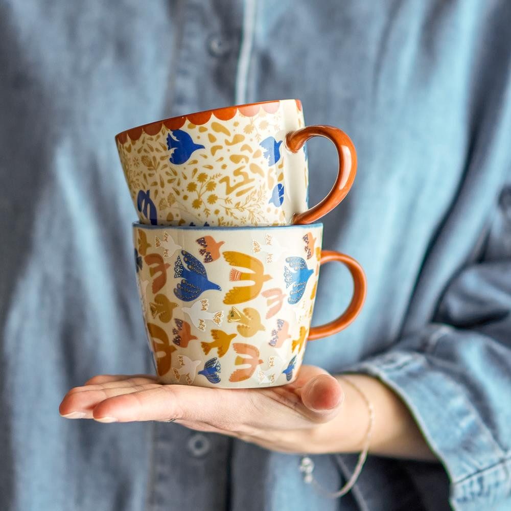 Bloomingville Tasse Anniversary Becher, Bunt, Steingut, D9,5xH8 cm, 2er Set, Steingut, Grafisches Motiv, Teebecher, Kaffeebecher Set, Handbemalt, Decal Druck