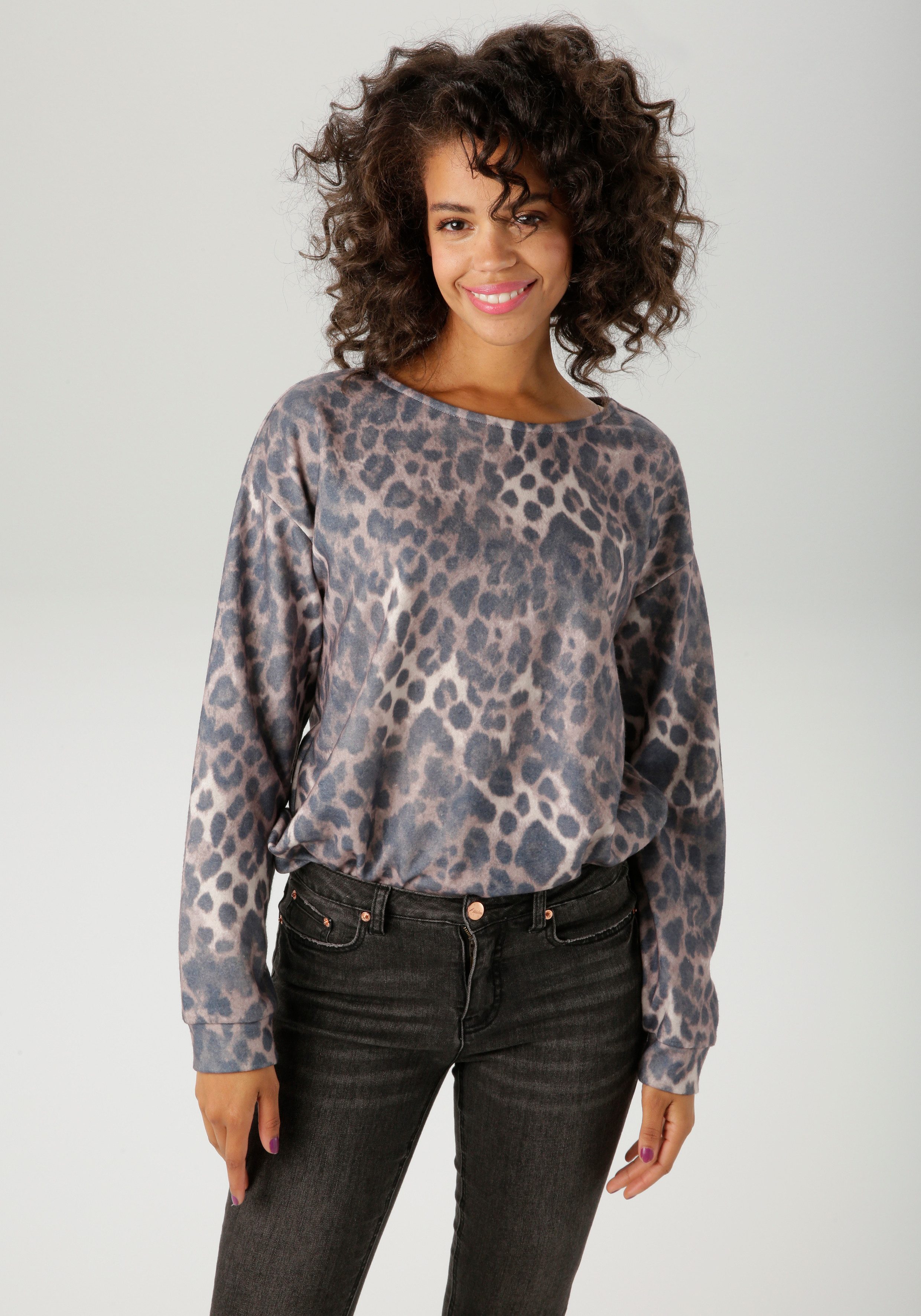 Aniston CASUAL Sweatshirt mit trendigem Leo-Druck günstig online kaufen
