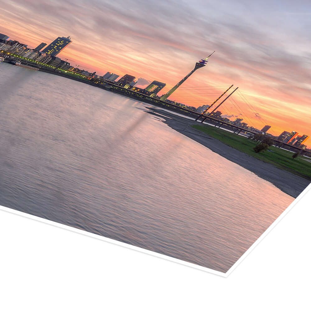Posterlounge Wandbild Düsseldorf Skyline bei feuerrotem Sonnenuntergang, Michael Valjak, erhältlich als Poster, Leinwandbild, Wandsticker oder Acrylglasbild