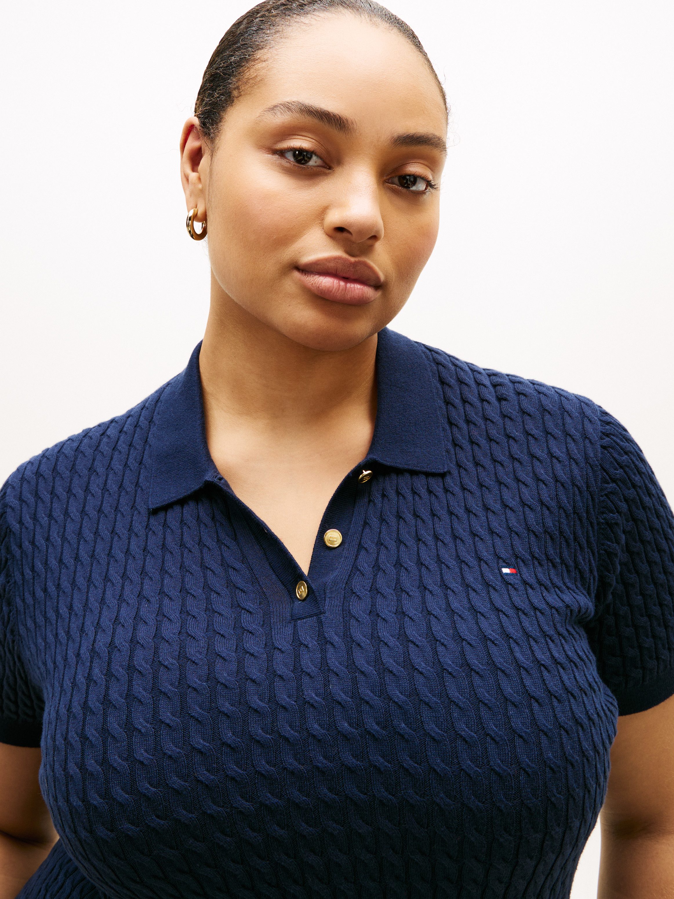 Tommy Hilfiger Curve Polokragenpullover CRV CO CABLE FINE GG POLO S/S in großen Größen, mit Zopfmuster