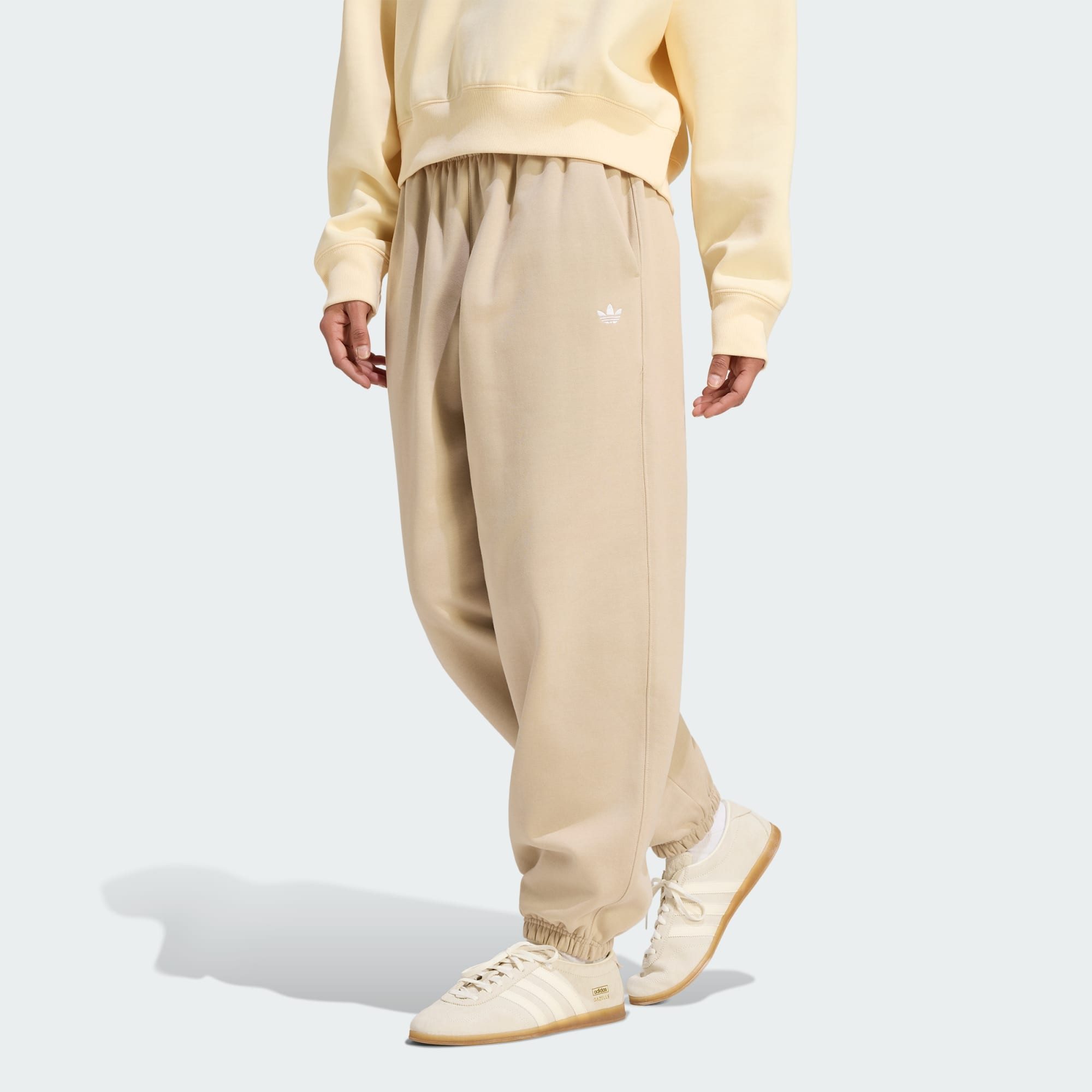 adidas Originals Jogginghose ESSENTIALS FLEECE-JOGGINGHOSE, LOCKERE PASSFORM (1-tlg)