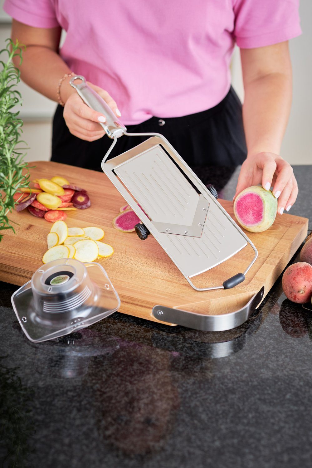 RÖSLE Gemüsehalter, Edelstahl, Kunststoff, für Gemüsehobel, zum effizienten Reiben, spülmaschinengeeignet