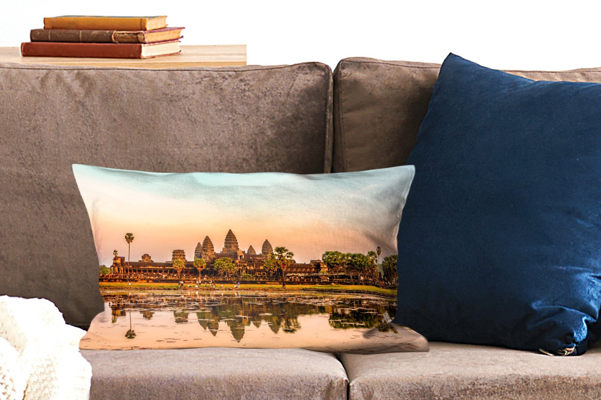 mit Angkor MuchoWow Dekoration, Schlafzimmer im Spiegelung des Wat Füllung, Wassers, Sonnenuntergang Dekokissen mit Zierkissen, Wohzimmer Dekokissen