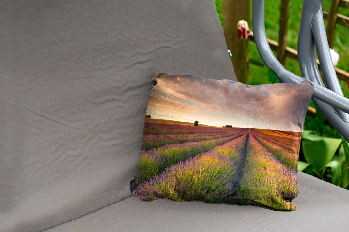 MuchoWow Dekokissen Wogende Lavendelfelder im Dekokissenbezug, Königreich Polyester, bei Vereinigten Kissenhülle Sonnenuntergang, Outdoor-Dekorationskissen