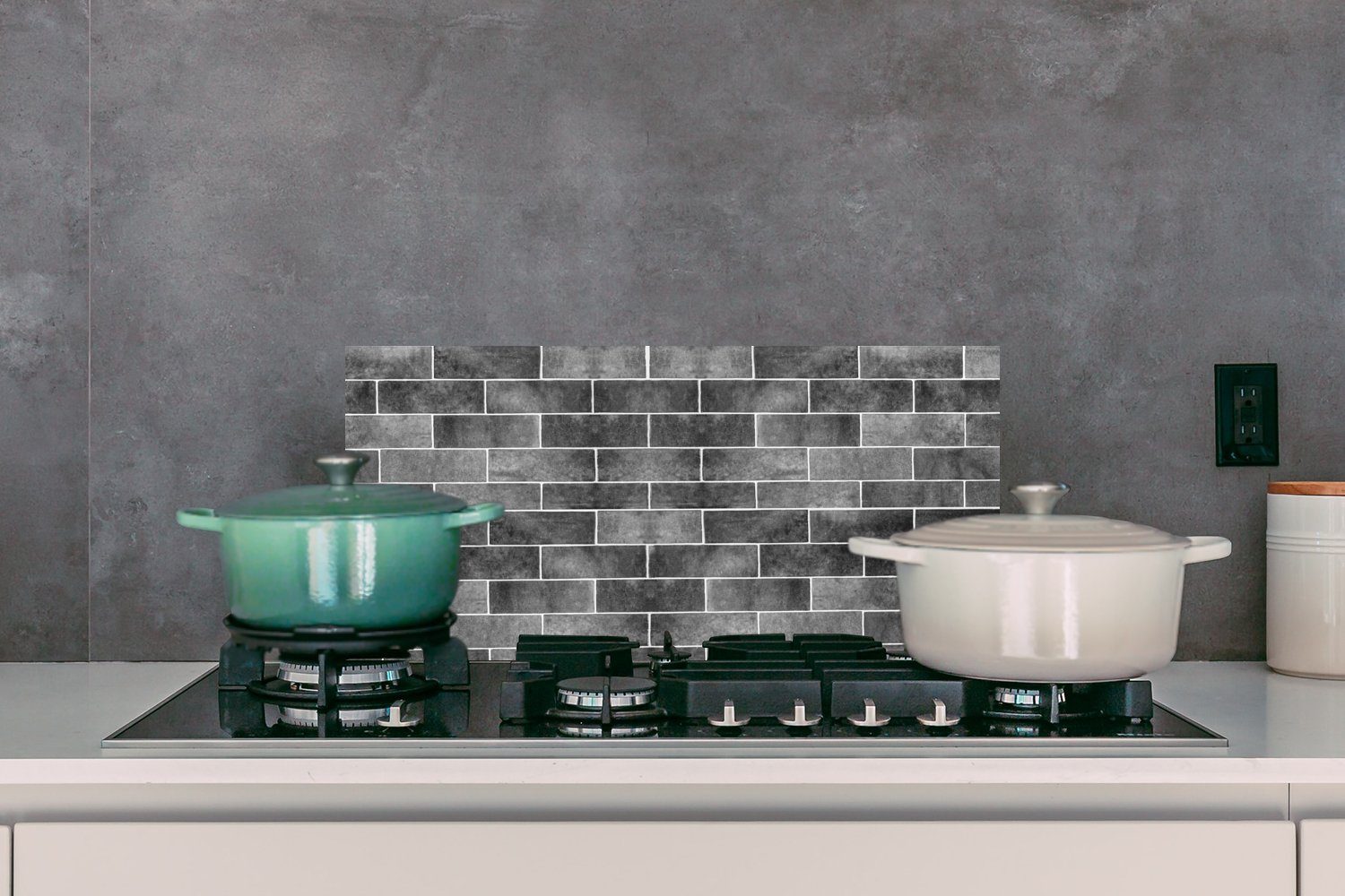 Grau - und - cm, Wand - MuchoWow Küchenrückwand für Wandschutz, gegen Küchen Schwarz 60x30 - (1-tlg), Fett Schmutzflecken Industrial, Kacheln