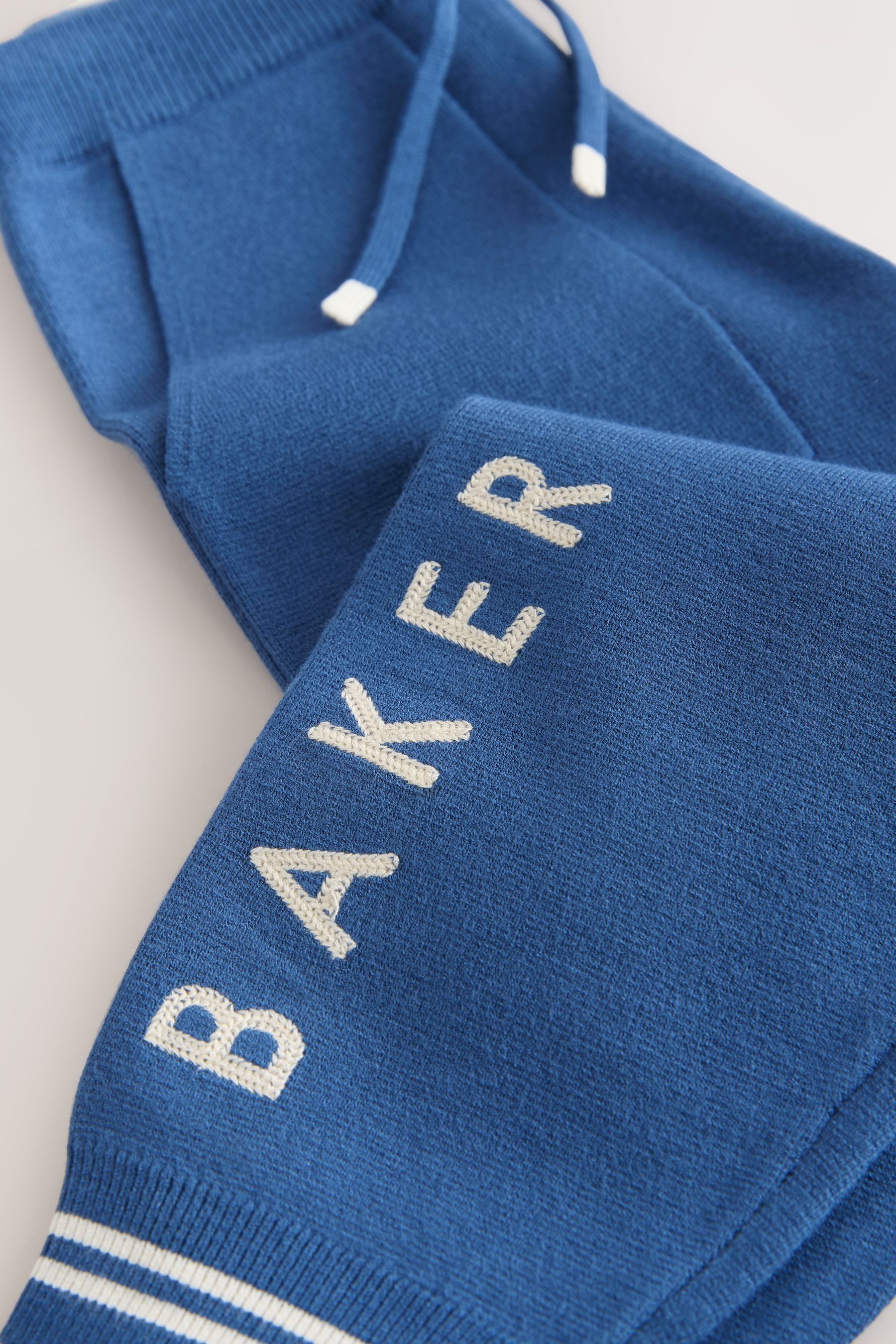 Baker by Ted Baker Shirt & Hose Baker by Ted Baker Strickjacke, T-Shirt + Joggers (3-tlg)