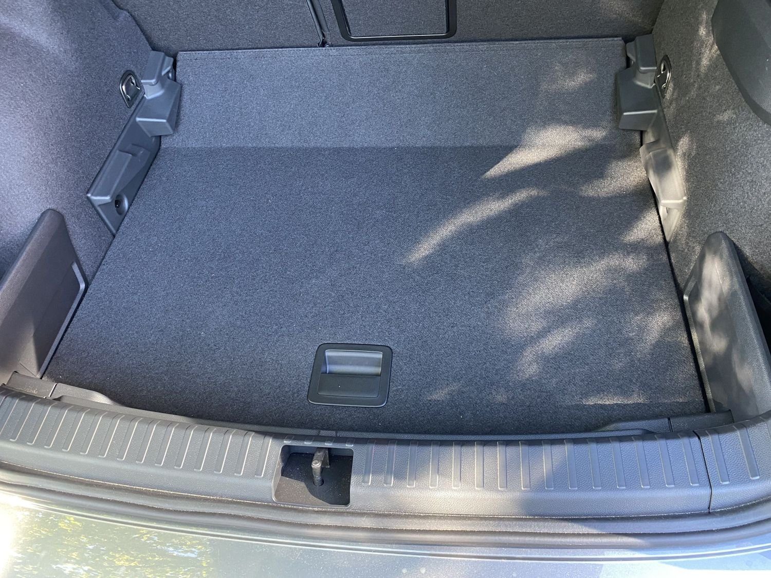 AZUGA Kofferraumwanne Gummi-Kofferraumwanne passend für Seat Ateca