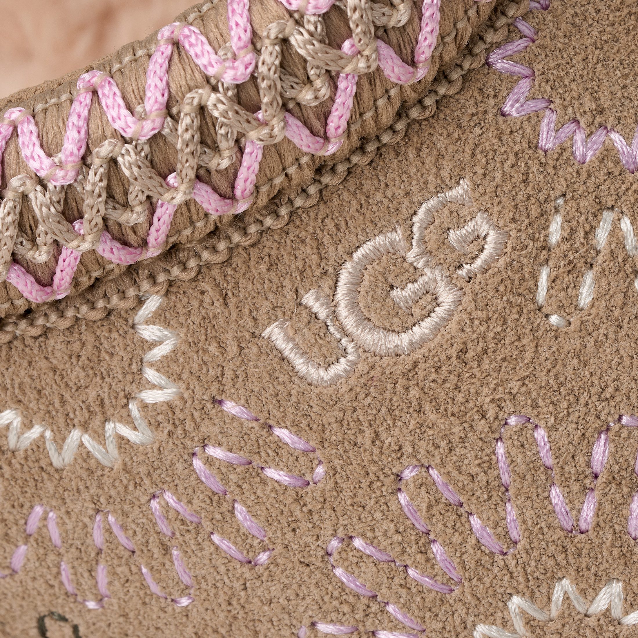 UGG TAZZ SUN STITCH Clog Schlupfschuh, Mule mit trendiger Stickerei