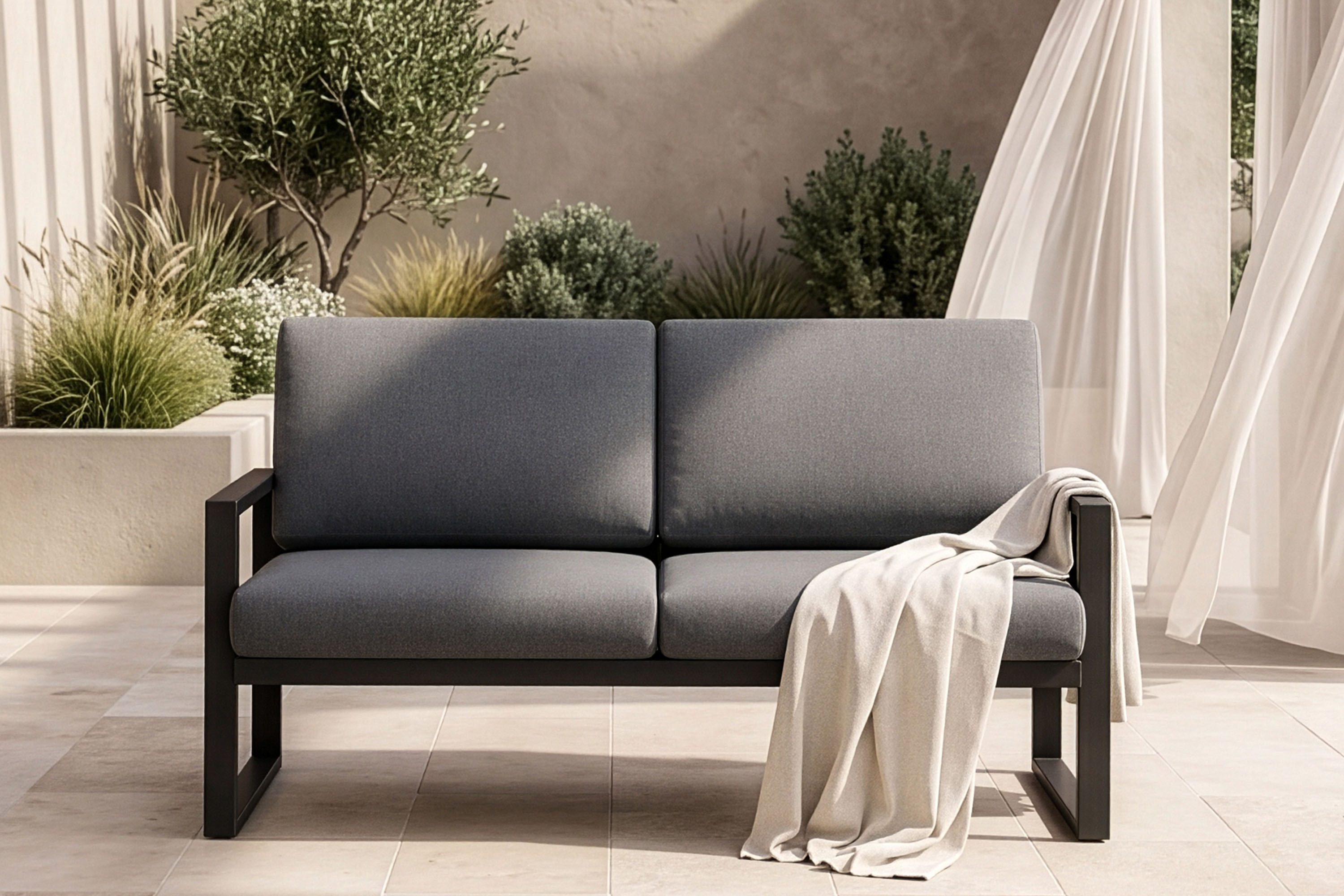 KONSIMO® Loungesofa FRENA Gartensofa 2-Sitzer, hergestellt in der EU, 1x Gartensofa, Maße: 130x65x60 cm, UV-Beständigkeit, rostbeständig, schmutzabweisende Eigenschaften