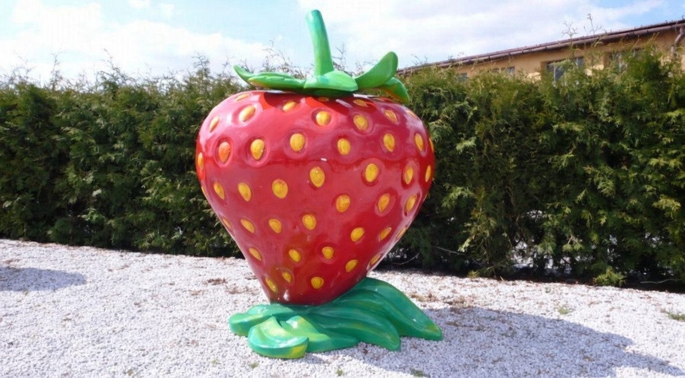 JVmoebel Skulptur Erdbeer Aufsteller aus wetterfestem Material für Garten und Laden, Made in Europa