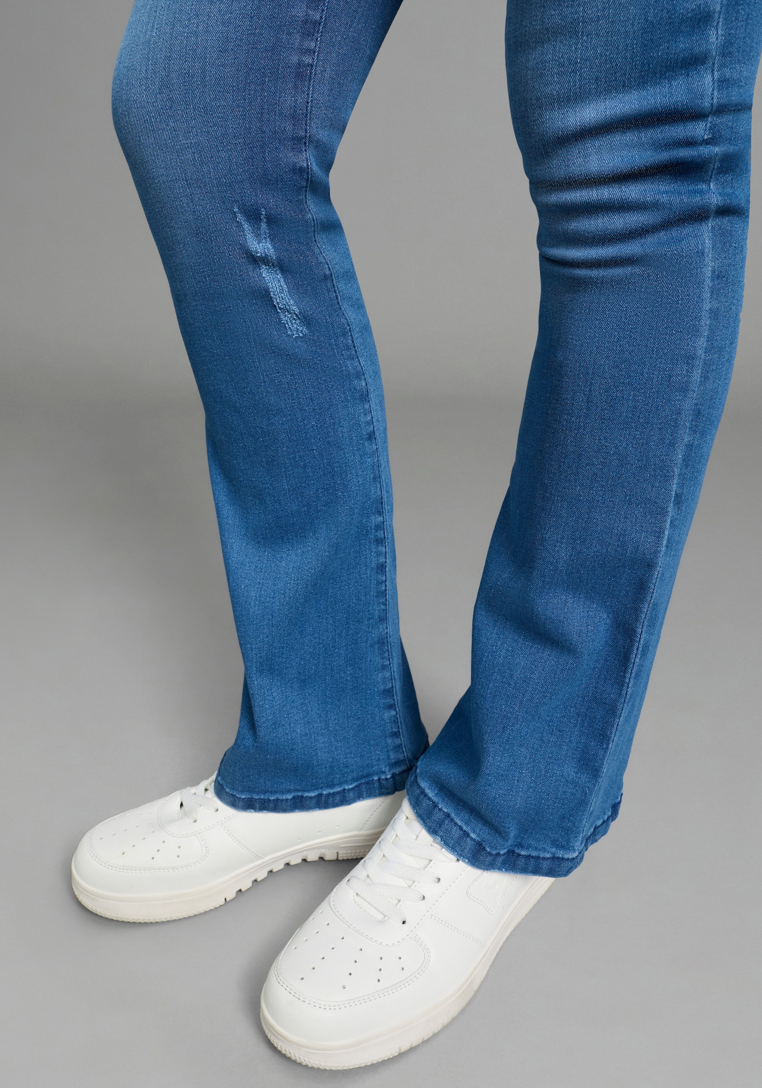 KangaROOS 5-Pocket-Jeans ausgestellte Beinform, Used-Waschung, normale Leibhöhe