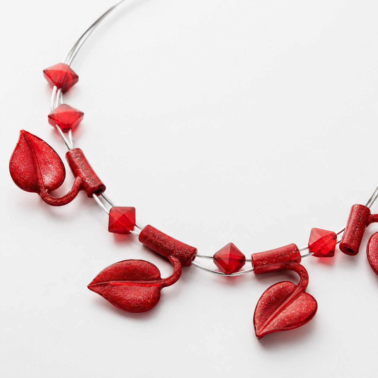 unbespielt Collier Drahtkette mit Kunststoff-Perlen in Blattform Rot-Flitter 44 cm, Modeschmuck für Damen