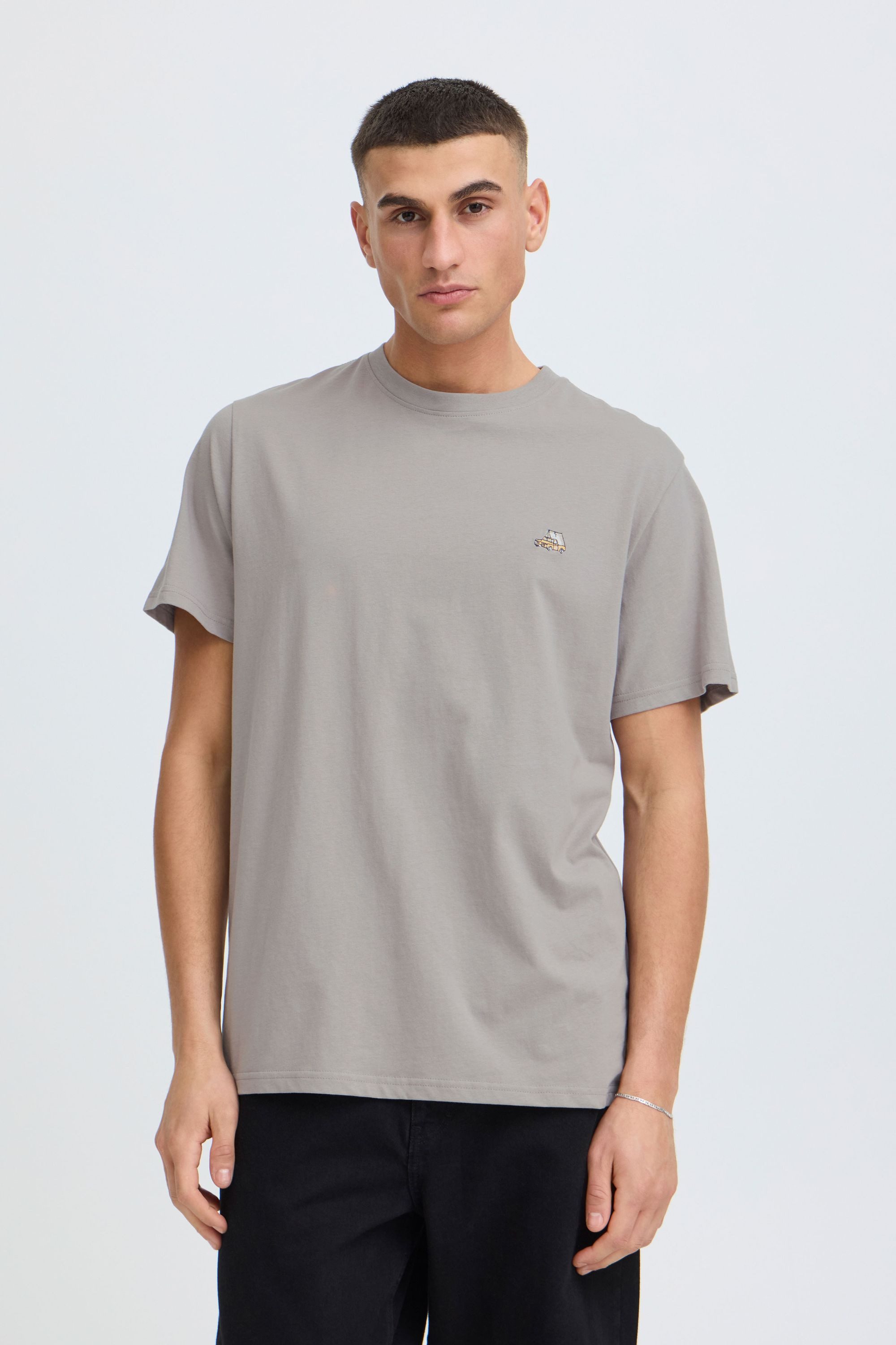 !Solid Rundhalsshirt SDUwe Klassisches T-Shirt mit kleiner Stickerei