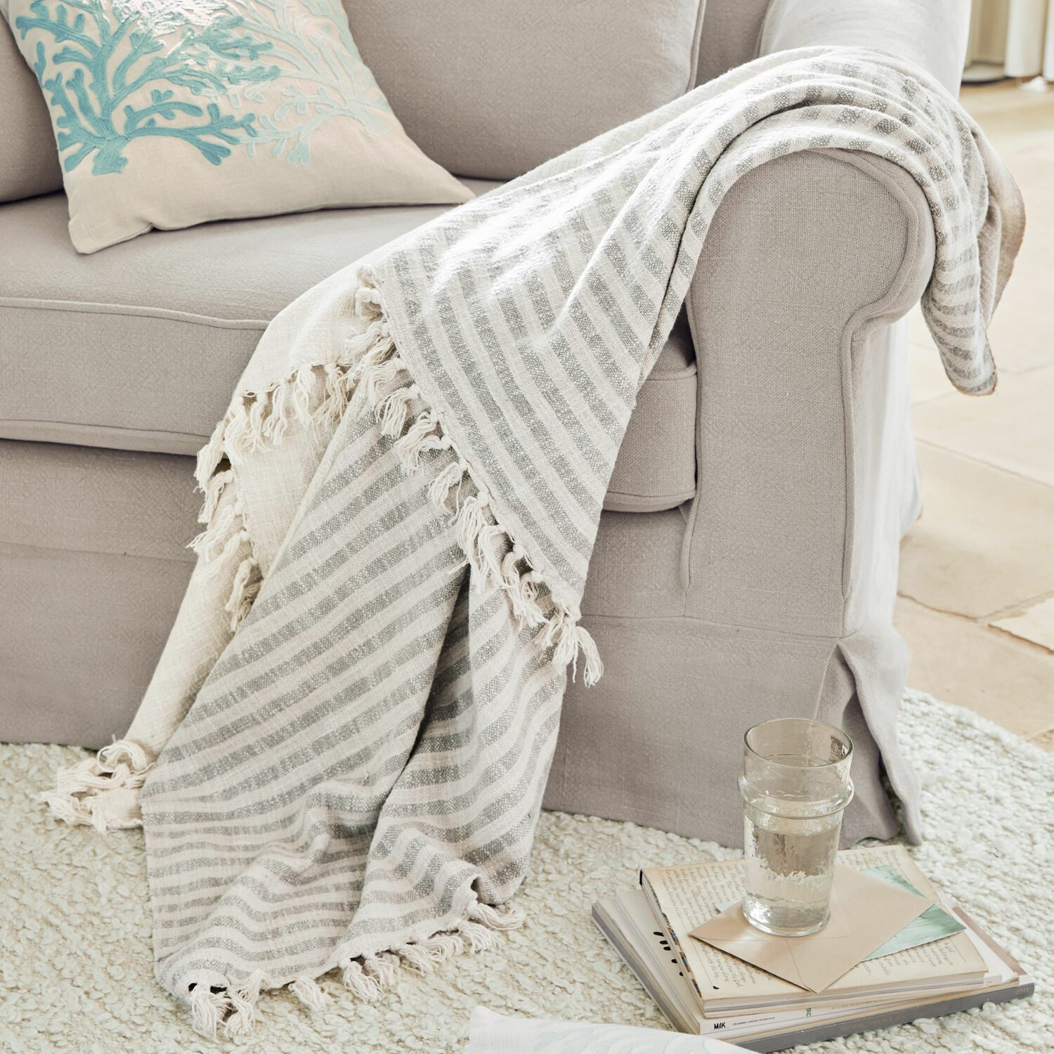 Mirabeau Tagesdecke Plaid Marpent creme/grau – Bild 3 von 5