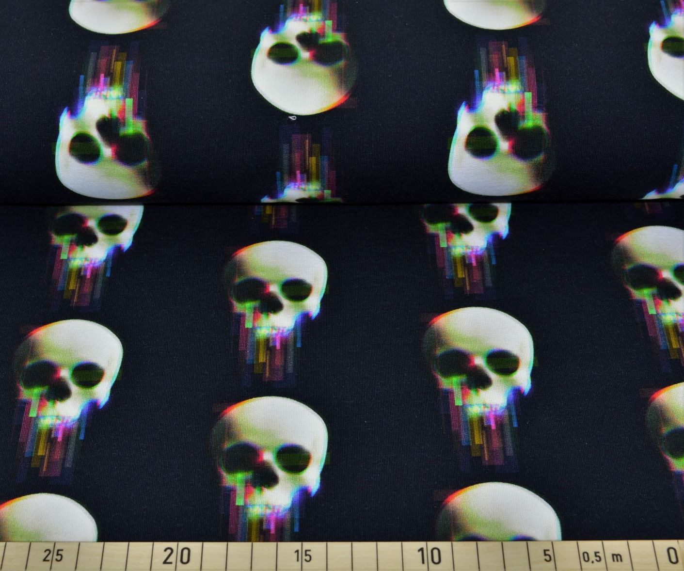 larissastoffe Stoff Sweatstoff Baumwollsweat French Terry Totenkopf Neon Skull, schwarz, Meterware, 50 cm x 150 cm