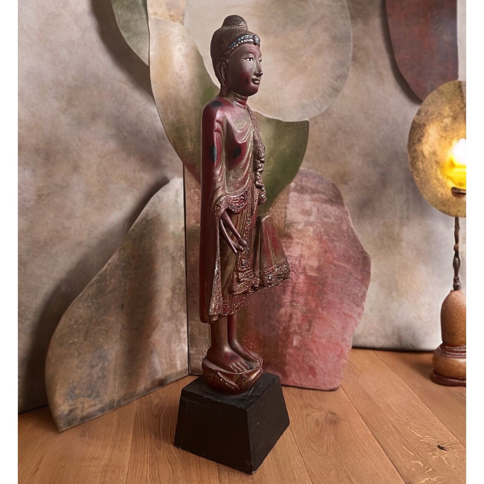 Buddhafigur Figur Rot Asien stehend Buddha - Burma, Holz Thailand - LifeStyle