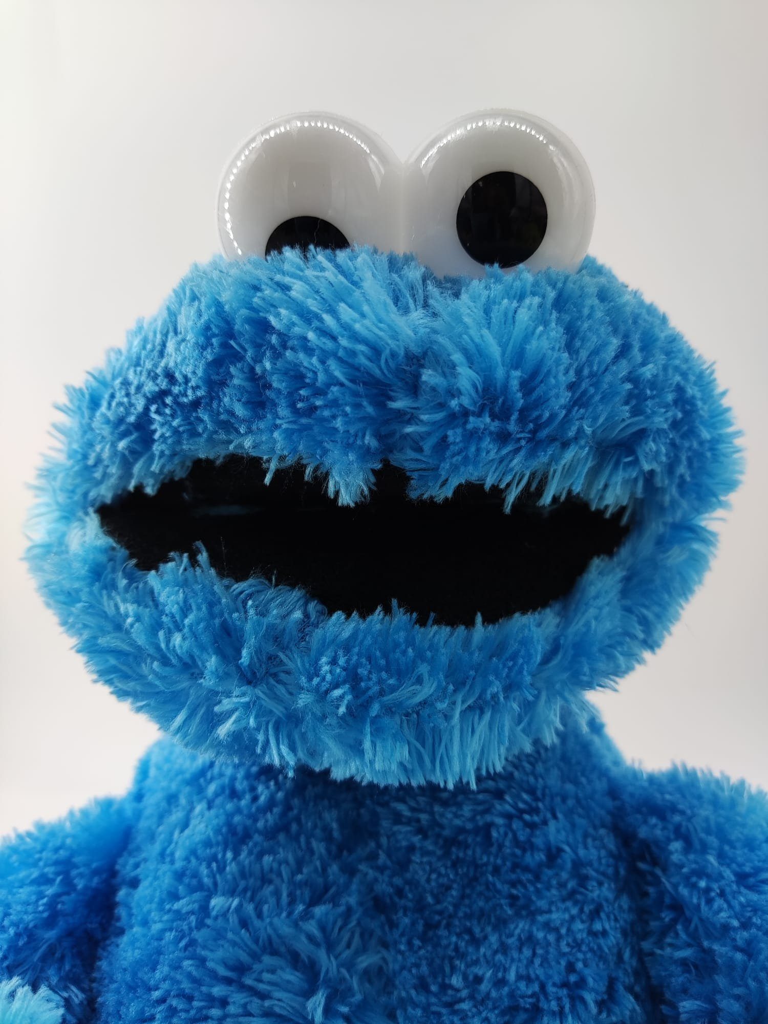 Sesamstrasse Kuscheltier Sesamstrasse Kuscheltier Krümelmonster Kuscheltier Blau Plüsch 35 cm (Set, 1-St., Geschenk-Set), Super weicher Plüsch Stofftier Kuscheltier für Kinder zum spielen