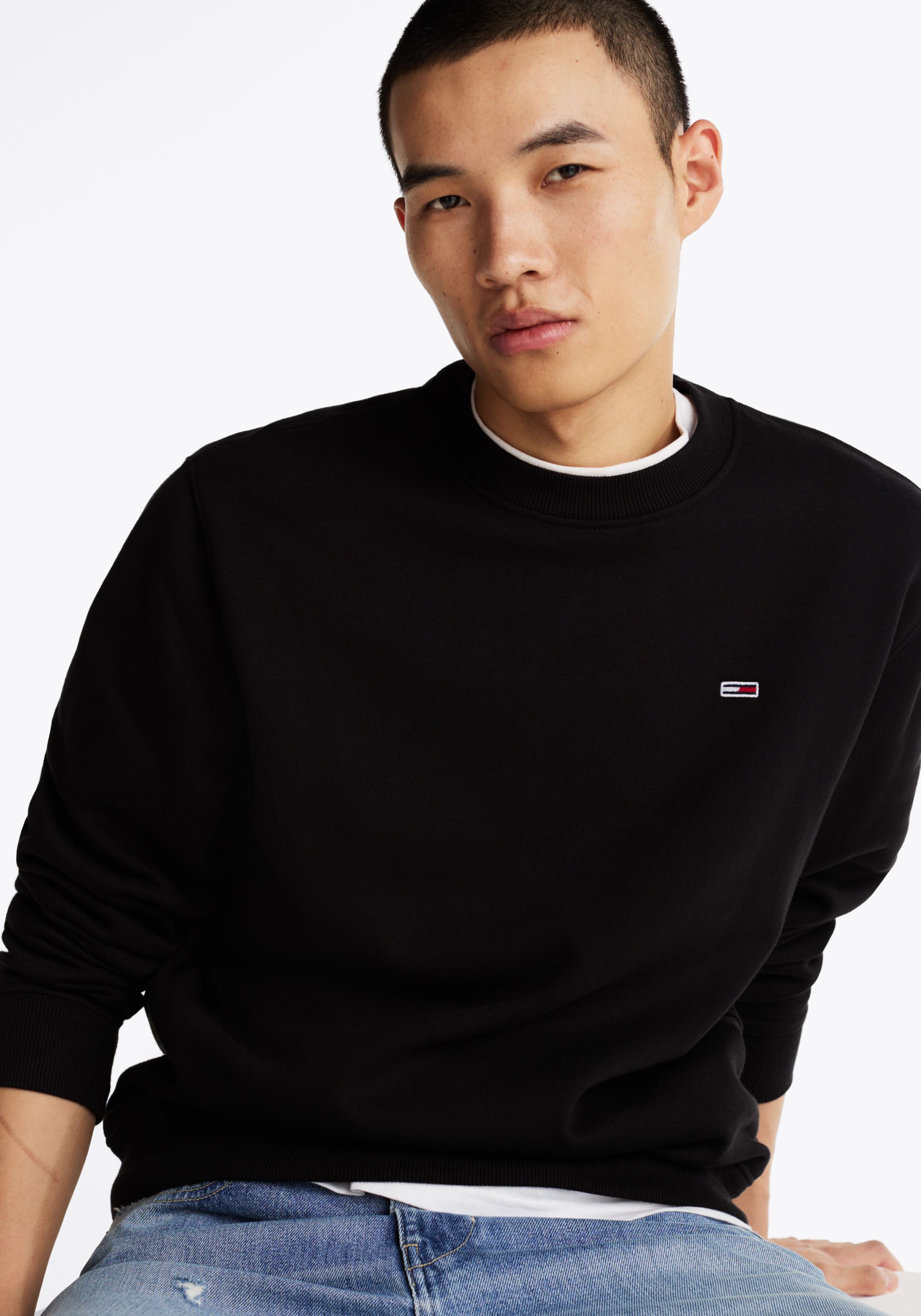 Tommy Jeans Sweatshirt TJM REG S FLAG CREW Mit besticktem Markenlogo auf Br günstig online kaufen