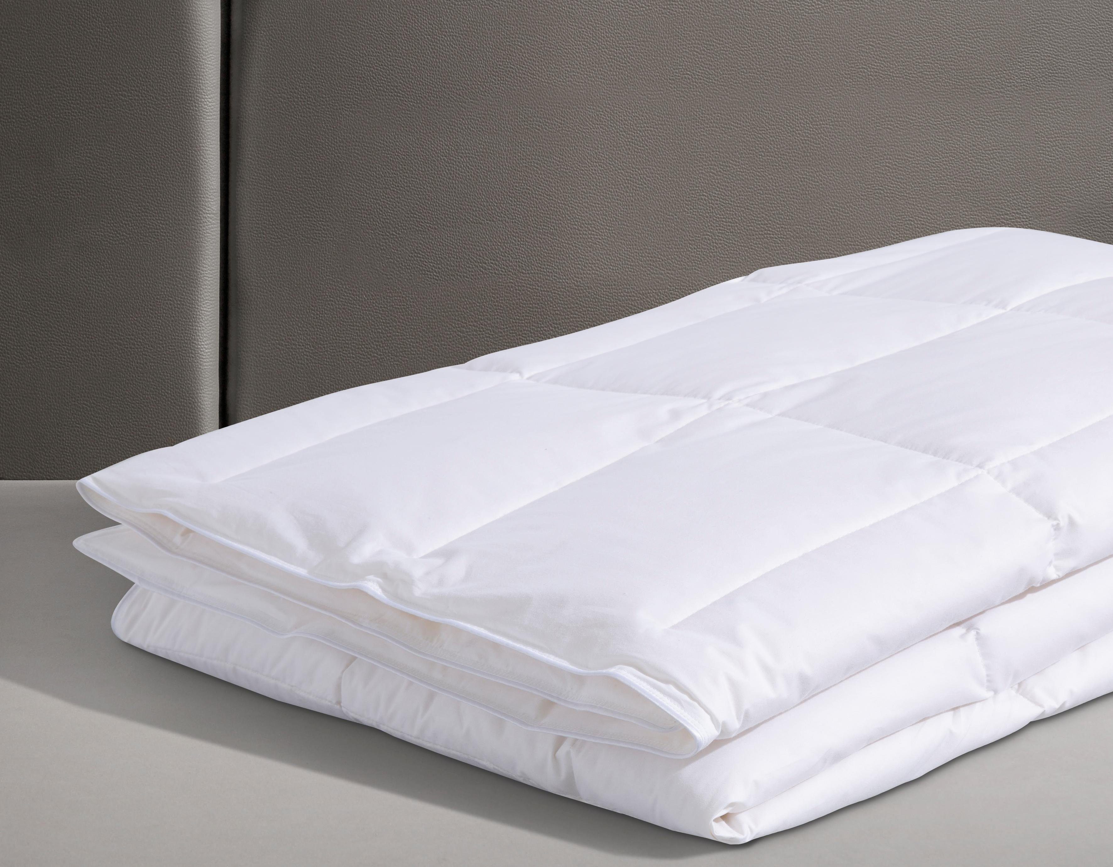 Haeussling Daunenbettdecke + Kopfkissen Swiss Royal, Füllung: 90% Daunen, 10% Federn, Bezug: 100% Baumwolle, Bettdecken-Set mit Kopfkissen, 135x200 oder 155x220 cm, Sommer, Winter