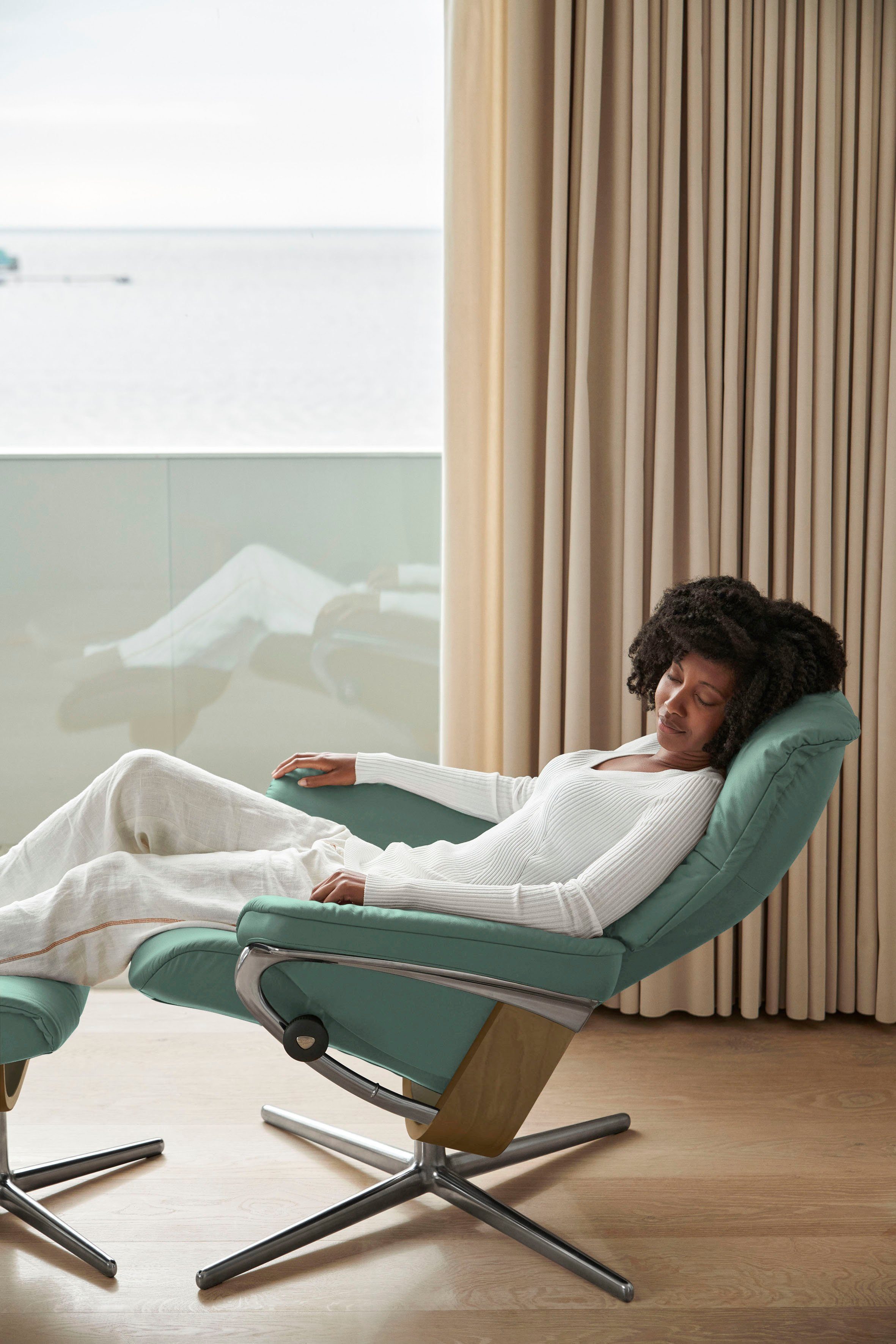 Relaxsessel Relaxsessel mit Hocker, Hocker), Holzakzent Cross Eiche mit Größe Stressless® (Set, Mayfair S, Base, L, mit & M