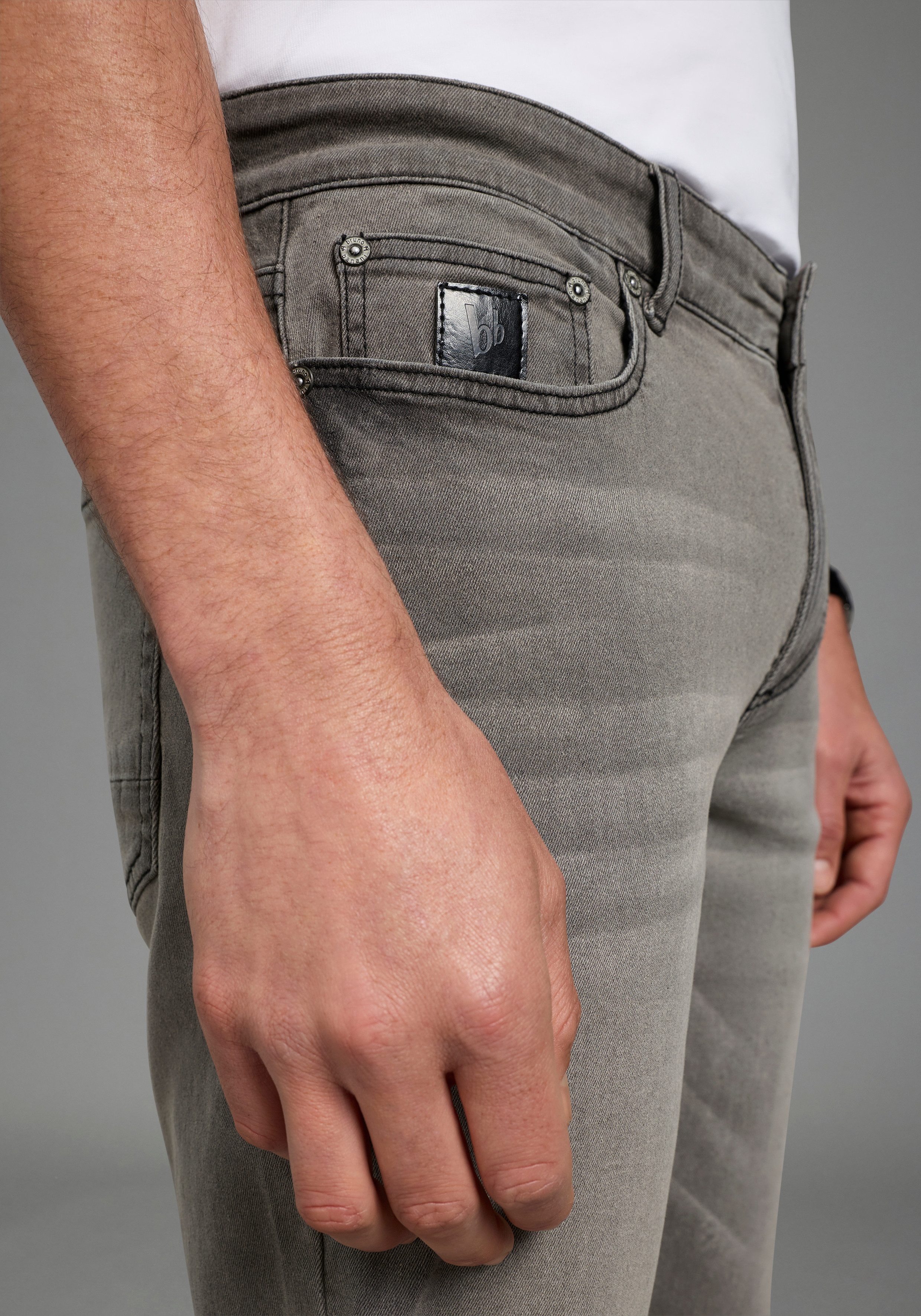 Bruno Banani Jeansbermudas Hutch-Bermuda Straight-Fit, normale Leibhöhe, aus elastischem Denim-Material