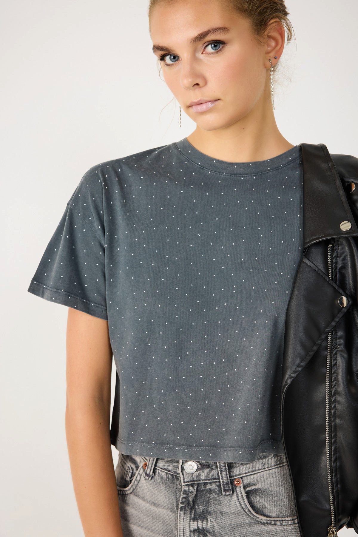 T-Shirt Crop-T-Shirt mit Steinverzierungen