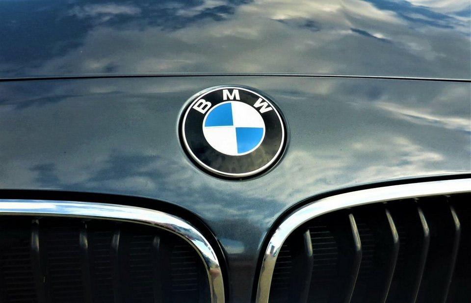BMW Schlüsselanhänger Original BMW Emblem Logo für die Motorhaube incl.  Tüllen (1-tlg)