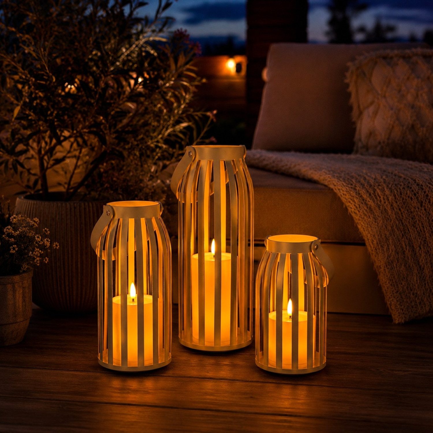 Online-Fuchs LED Laterne 3er Set Laternen aus Metall mit LED-Kerzen & Timer - Outdoor geeignet, mit realistischer Flamme und Wachsspiegel, warmweiße Beleuchtung, 6-Stunden Timerfunktion - für den Innen- und Außenbereich