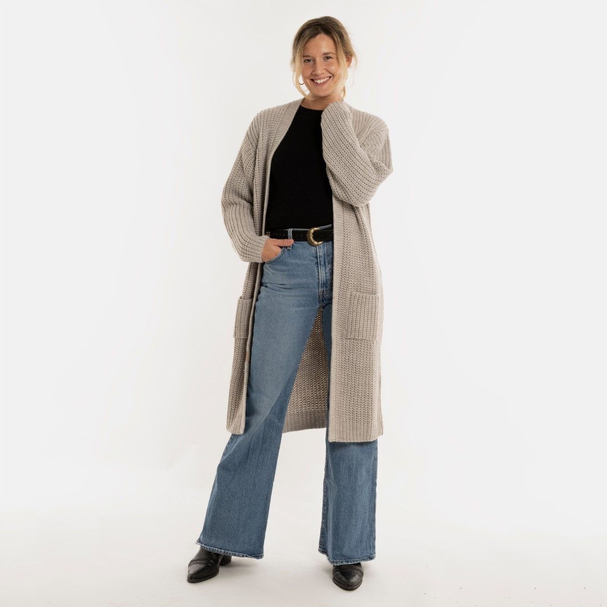 Knit Factory Strickjacke Marlo Lange Iced Clay 36 38 Hellgrau 36/38 (1-tlg) Modell Marlo, für Herbst, Winter