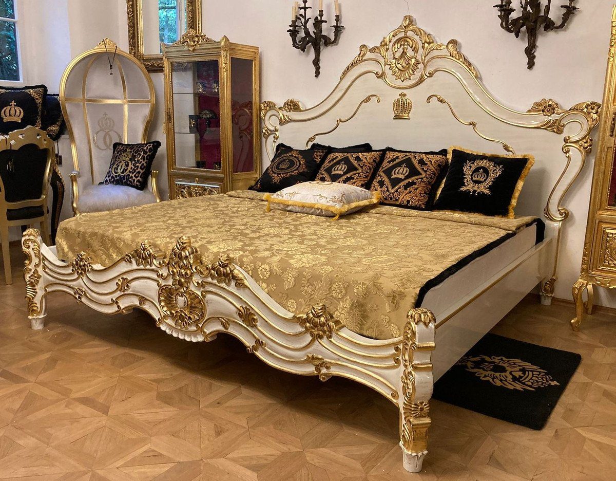 Casa Padrino Bett Pompöös by Casa Padrino Luxus Barock Doppelbett Creme / Gold - Pompööses Barock Bett designed by Harald Glööckler - Schlafzimmer Möbel im Barockstil - Barock Möbel - Edel & Prunkvoll