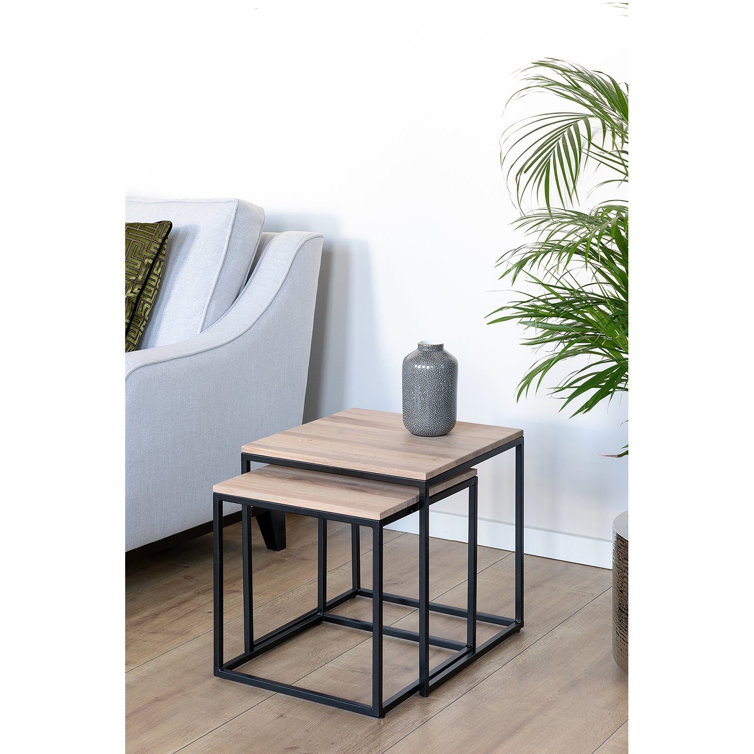 Fink Tabletttisch NOVO Beistelltisch 2er Set - H.45cm x B.45cm - schwarz - Eiche /Stahl (Dekotisch - kleiner Tisch, Dekotisch - kleiner Tisch), Moderner Sofatisch: Vielseitiger Ablagetisch & Couchtisch für Zuhause